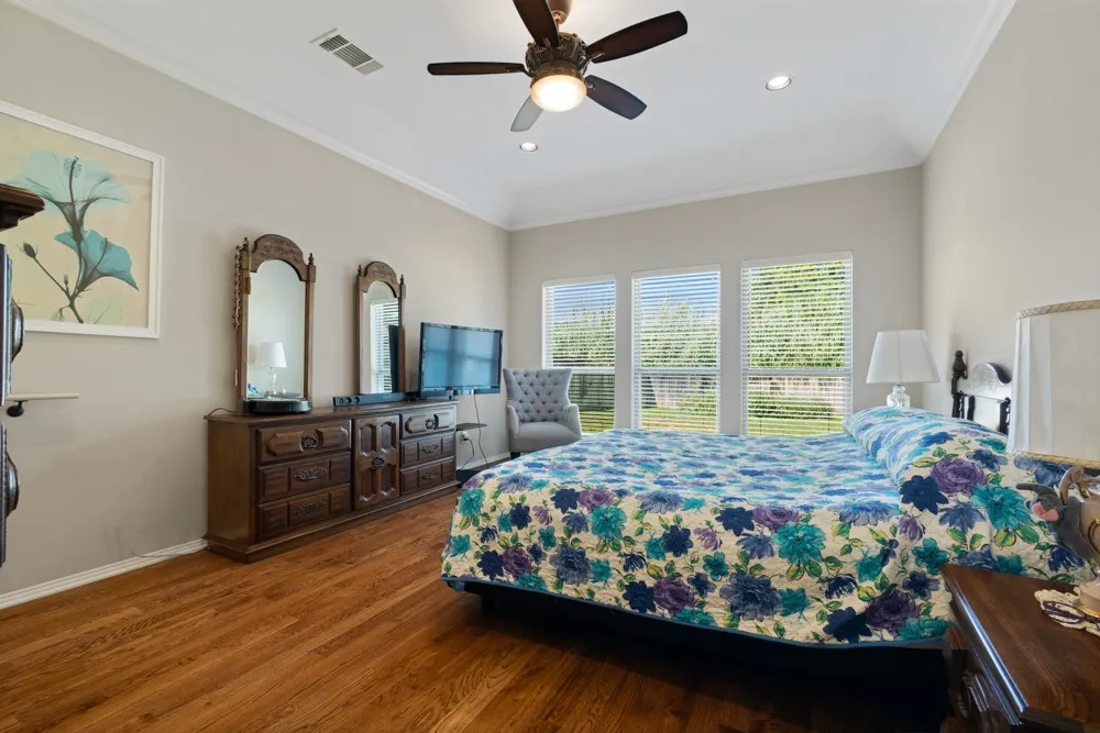 Single Family Residence For Sale in Tarrant County , 1904 Melbourne Drive, Pantego, Texas 76013, 3 Bedroom, 3 Bathroom, 2 Garage spaces, 2,709 Sqft, built in 2009, mls#21345867, Real Estate Agent in Pantego, Homes For Sale in Tarrant county, Homes For Sale in Pantego, Realtor in Pantego Texas, Real Estate Brokerage Independent Realty Texas, Luminita Cordes Realtor