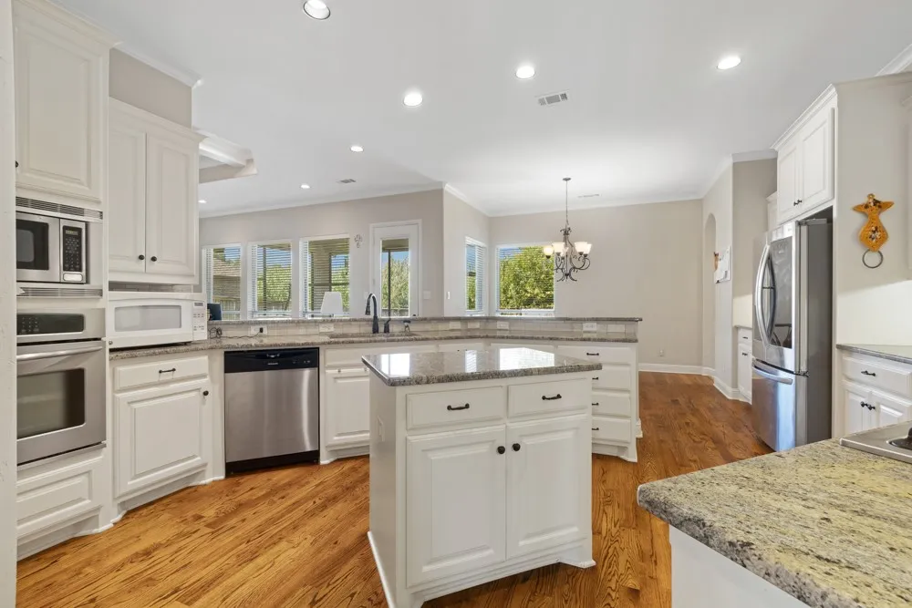 Single Family Residence For Sale in Tarrant County , 1904 Melbourne Drive, Pantego, Texas 76013, 3 Bedroom, 3 Bathroom, 2 Garage spaces, 2,709 Sqft, built in 2009, mls#21345867, Real Estate Agent in Pantego, Homes For Sale in Tarrant county, Homes For Sale in Pantego, Realtor in Pantego Texas, Real Estate Brokerage Independent Realty Texas, Luminita Cordes Realtor