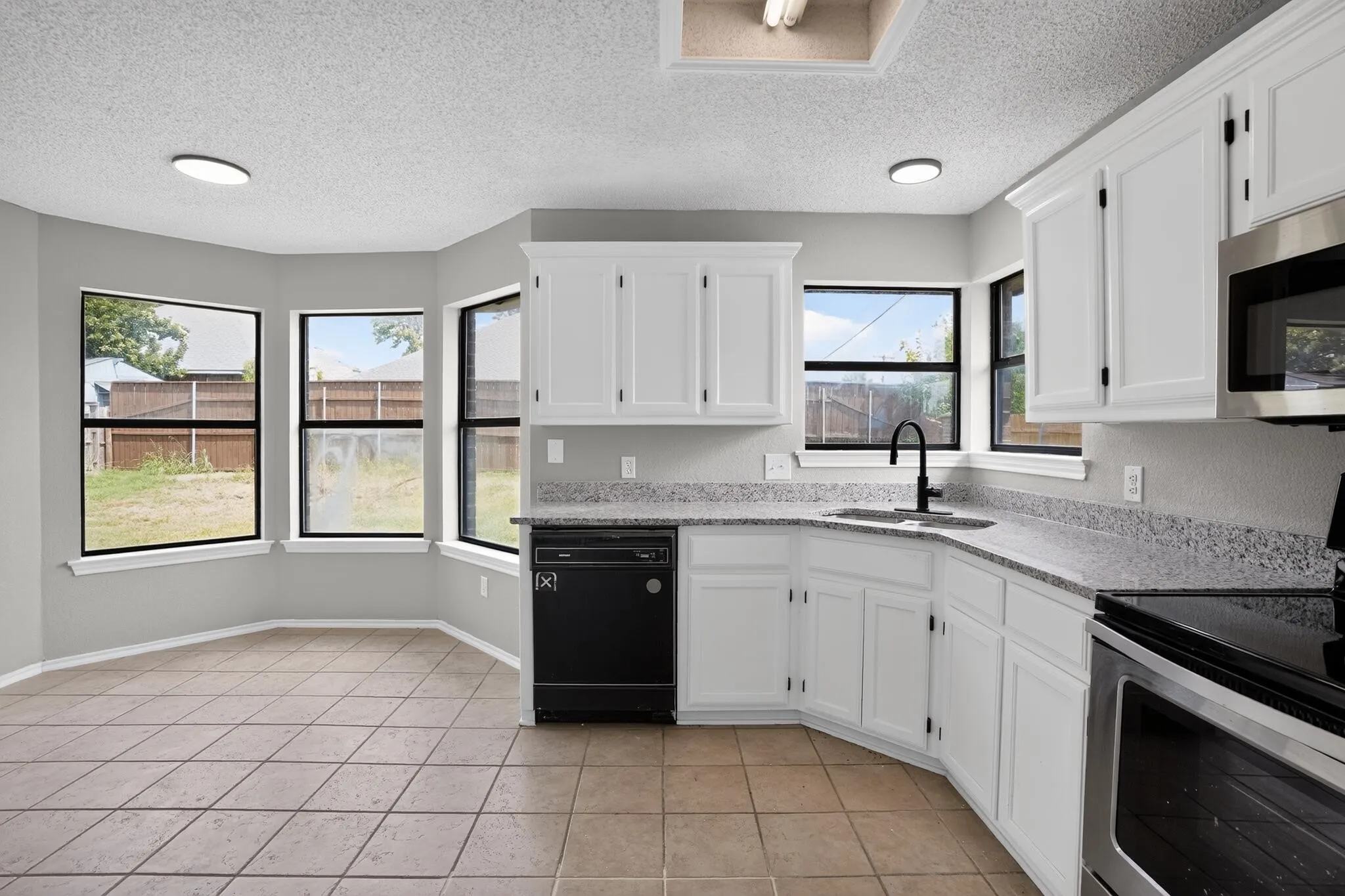 Single Family Residence For Sale in Tarrant County , 6057 Hillglen Drive, Watauga, Texas 76148, 3 Bedroom, 2 Bathroom, 2 Garage spaces, 1,383 Sqft, built in 1990, mls#21351268, Real Estate Agent in Watauga, Homes For Sale in Tarrant county, Homes For Sale in Watauga, Realtor in Watauga Texas, Real Estate Brokerage Independent Realty Texas, Luminita Cordes Realtor