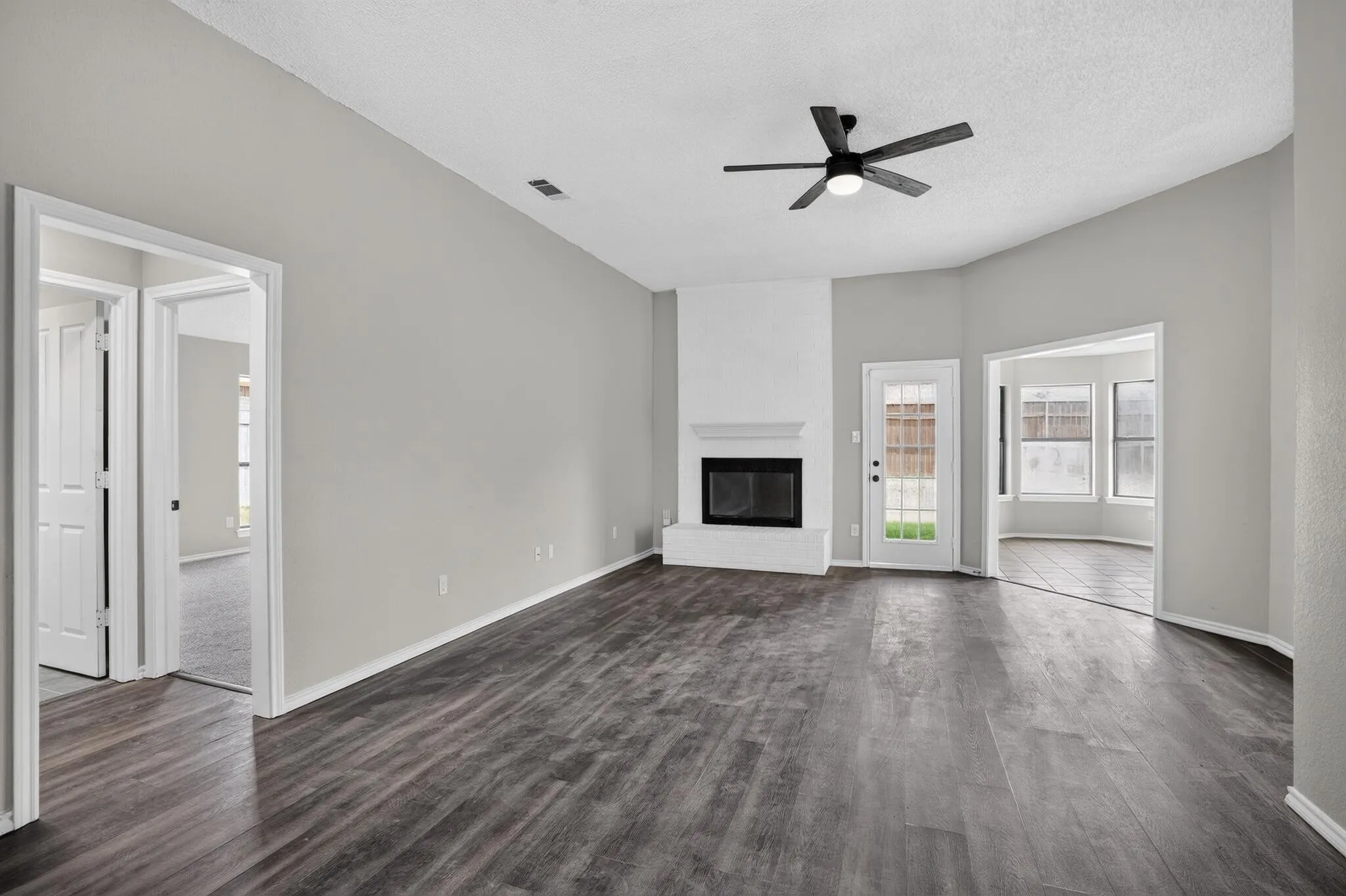 Single Family Residence For Sale in Tarrant County , 6057 Hillglen Drive, Watauga, Texas 76148, 3 Bedroom, 2 Bathroom, 2 Garage spaces, 1,383 Sqft, built in 1990, mls#21351268, Real Estate Agent in Watauga, Homes For Sale in Tarrant county, Homes For Sale in Watauga, Realtor in Watauga Texas, Real Estate Brokerage Independent Realty Texas, Luminita Cordes Realtor