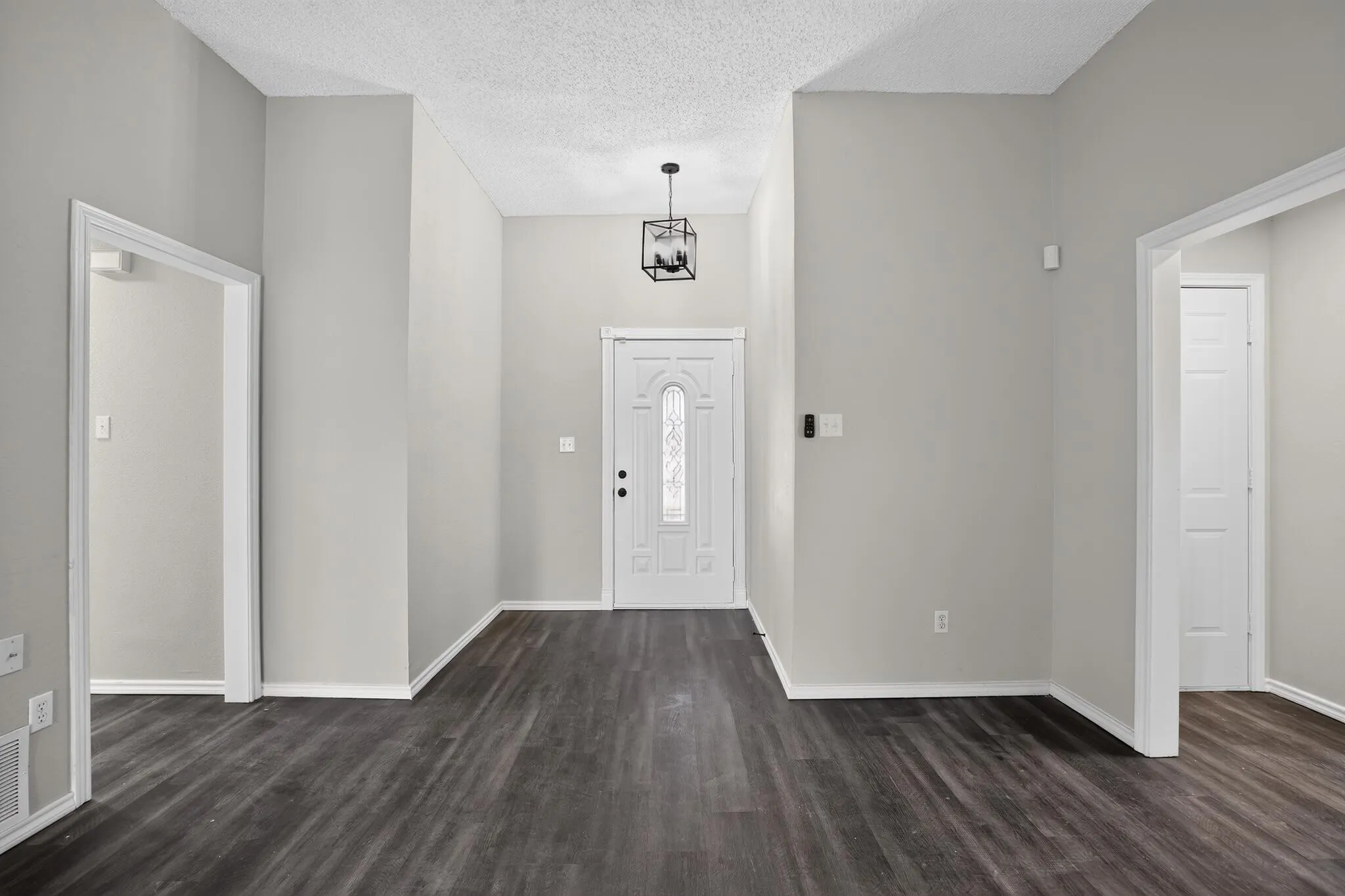 Single Family Residence For Sale in Tarrant County , 6057 Hillglen Drive, Watauga, Texas 76148, 3 Bedroom, 2 Bathroom, 2 Garage spaces, 1,383 Sqft, built in 1990, mls#21351268, Real Estate Agent in Watauga, Homes For Sale in Tarrant county, Homes For Sale in Watauga, Realtor in Watauga Texas, Real Estate Brokerage Independent Realty Texas, Luminita Cordes Realtor