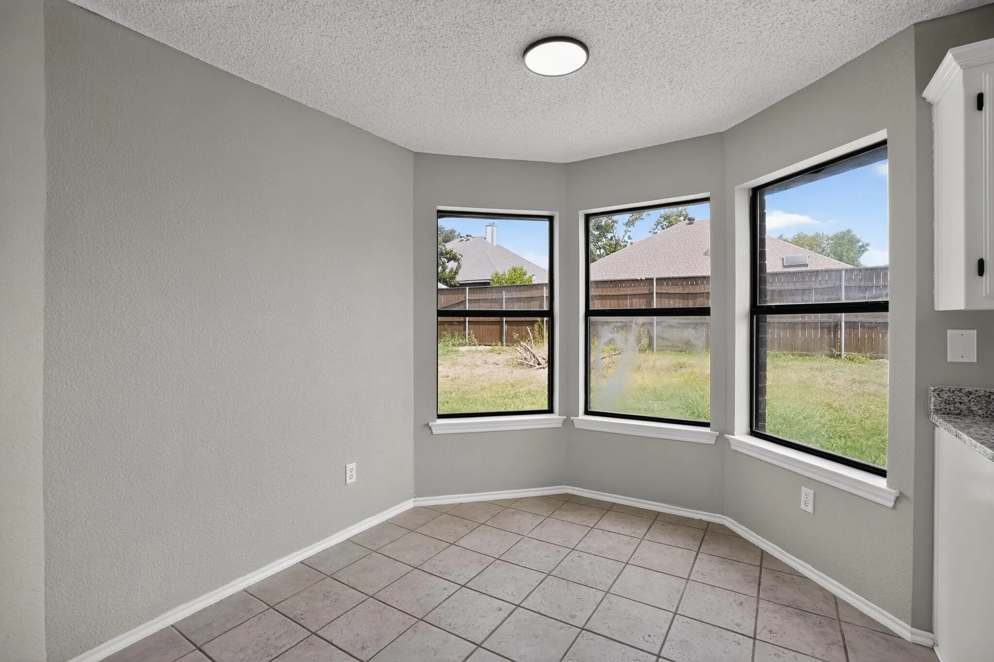 Single Family Residence For Sale in Tarrant County , 6057 Hillglen Drive, Watauga, Texas 76148, 3 Bedroom, 2 Bathroom, 2 Garage spaces, 1,383 Sqft, built in 1990, mls#21351268, Real Estate Agent in Watauga, Homes For Sale in Tarrant county, Homes For Sale in Watauga, Realtor in Watauga Texas, Real Estate Brokerage Independent Realty Texas, Luminita Cordes Realtor