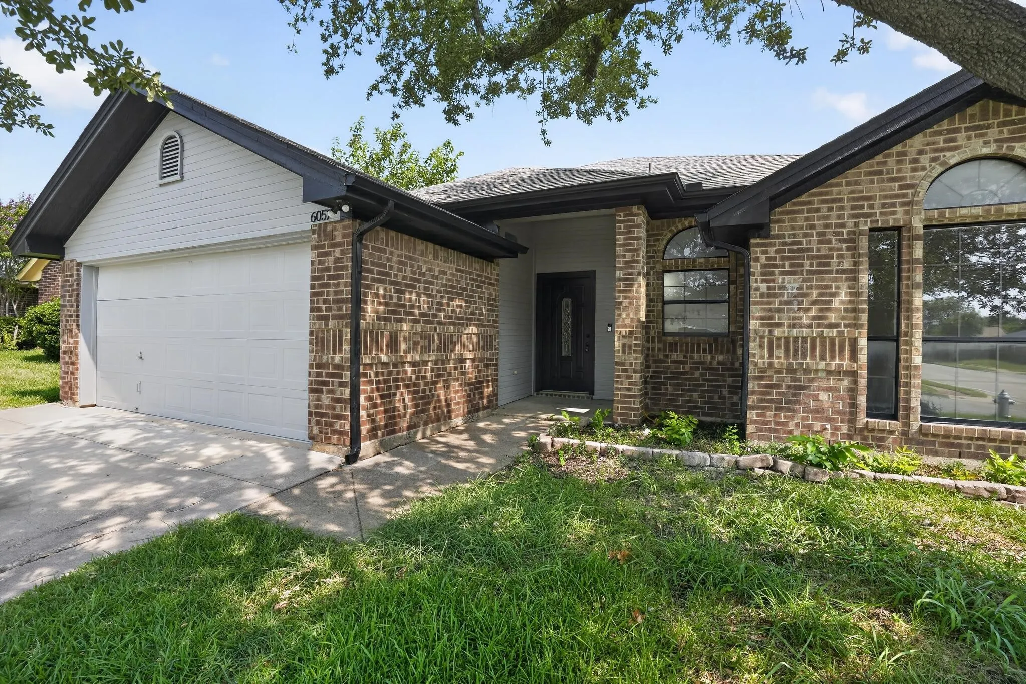 Single Family Residence For Sale in Tarrant County , 6057 Hillglen Drive, Watauga, Texas 76148, 3 Bedroom, 2 Bathroom, 2 Garage spaces, 1,383 Sqft, built in 1990, mls#21351268, Real Estate Agent in Watauga, Homes For Sale in Tarrant county, Homes For Sale in Watauga, Realtor in Watauga Texas, Real Estate Brokerage Independent Realty Texas, Luminita Cordes Realtor