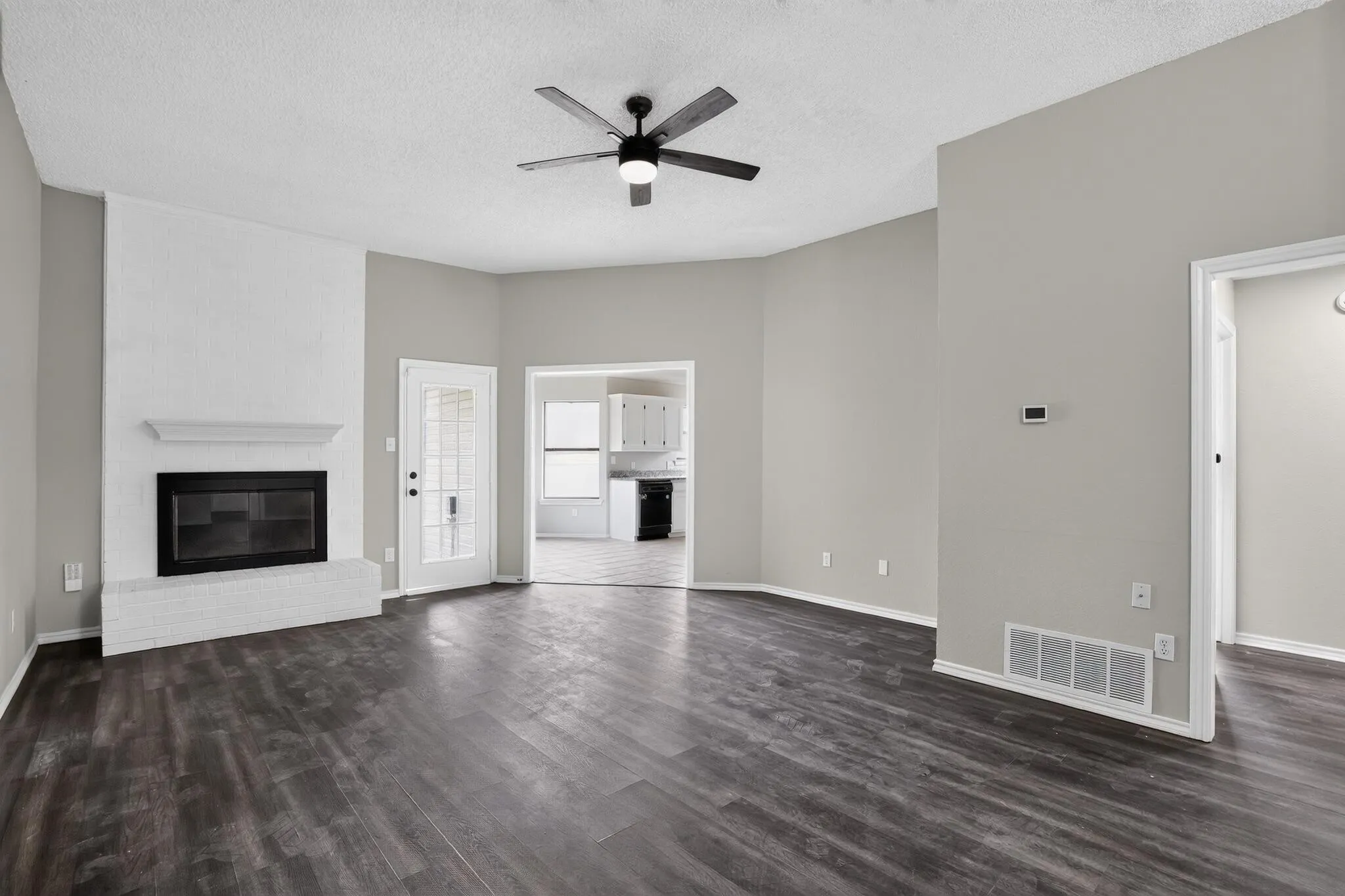 Single Family Residence For Sale in Tarrant County , 6057 Hillglen Drive, Watauga, Texas 76148, 3 Bedroom, 2 Bathroom, 2 Garage spaces, 1,383 Sqft, built in 1990, mls#21351268, Real Estate Agent in Watauga, Homes For Sale in Tarrant county, Homes For Sale in Watauga, Realtor in Watauga Texas, Real Estate Brokerage Independent Realty Texas, Luminita Cordes Realtor