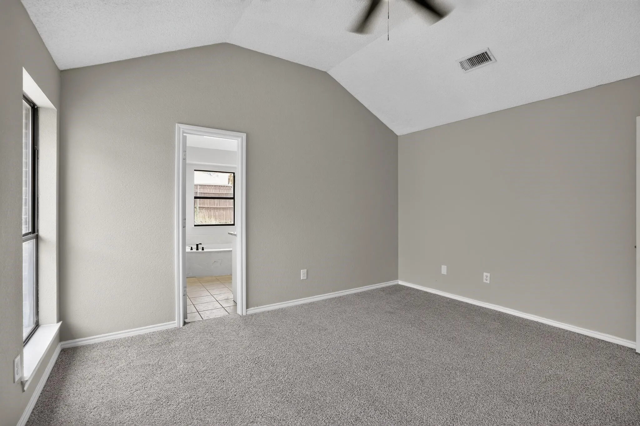 Single Family Residence For Sale in Tarrant County , 6057 Hillglen Drive, Watauga, Texas 76148, 3 Bedroom, 2 Bathroom, 2 Garage spaces, 1,383 Sqft, built in 1990, mls#21351268, Real Estate Agent in Watauga, Homes For Sale in Tarrant county, Homes For Sale in Watauga, Realtor in Watauga Texas, Real Estate Brokerage Independent Realty Texas, Luminita Cordes Realtor