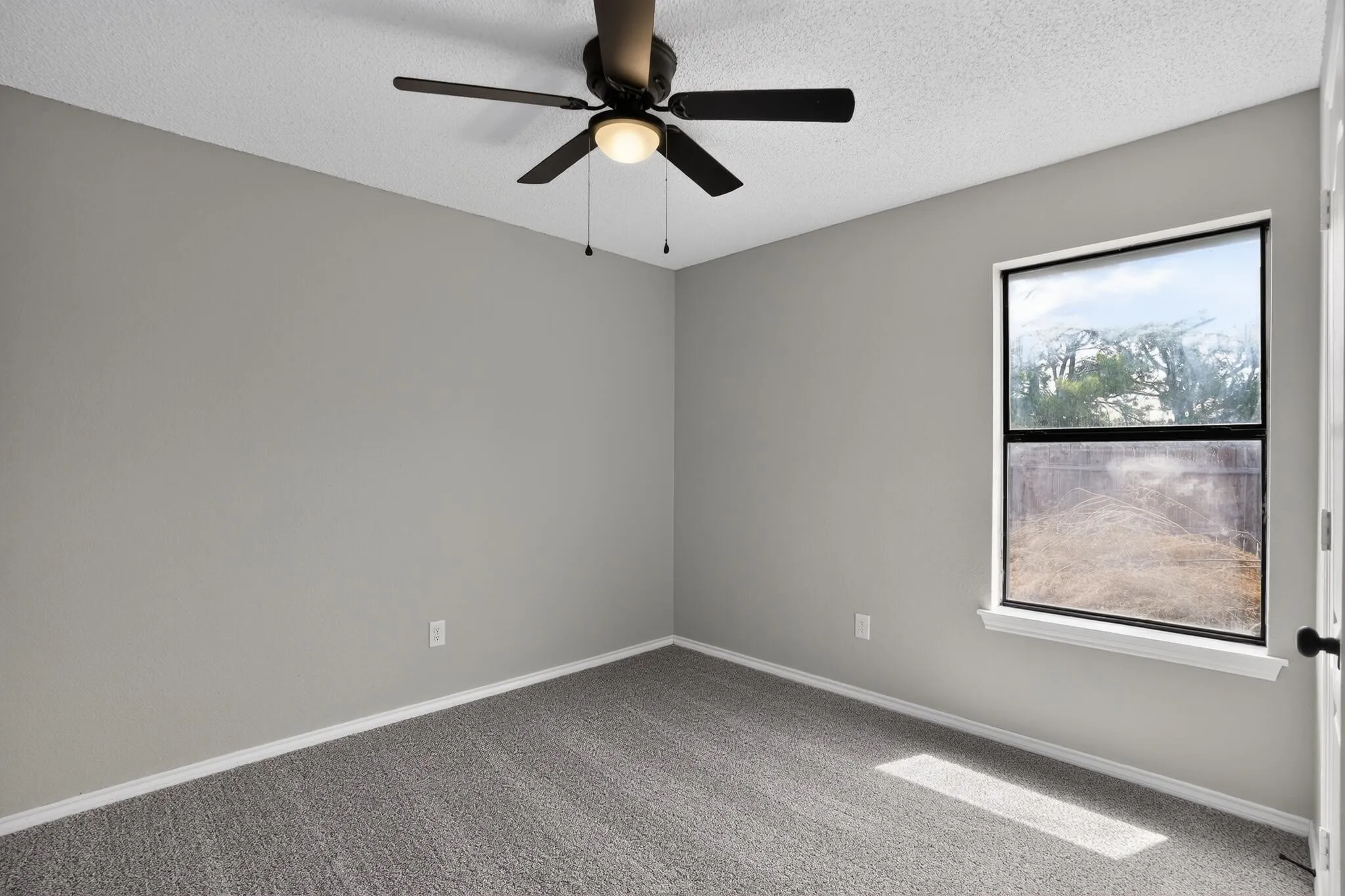 Single Family Residence For Sale in Tarrant County , 6057 Hillglen Drive, Watauga, Texas 76148, 3 Bedroom, 2 Bathroom, 2 Garage spaces, 1,383 Sqft, built in 1990, mls#21351268, Real Estate Agent in Watauga, Homes For Sale in Tarrant county, Homes For Sale in Watauga, Realtor in Watauga Texas, Real Estate Brokerage Independent Realty Texas, Luminita Cordes Realtor