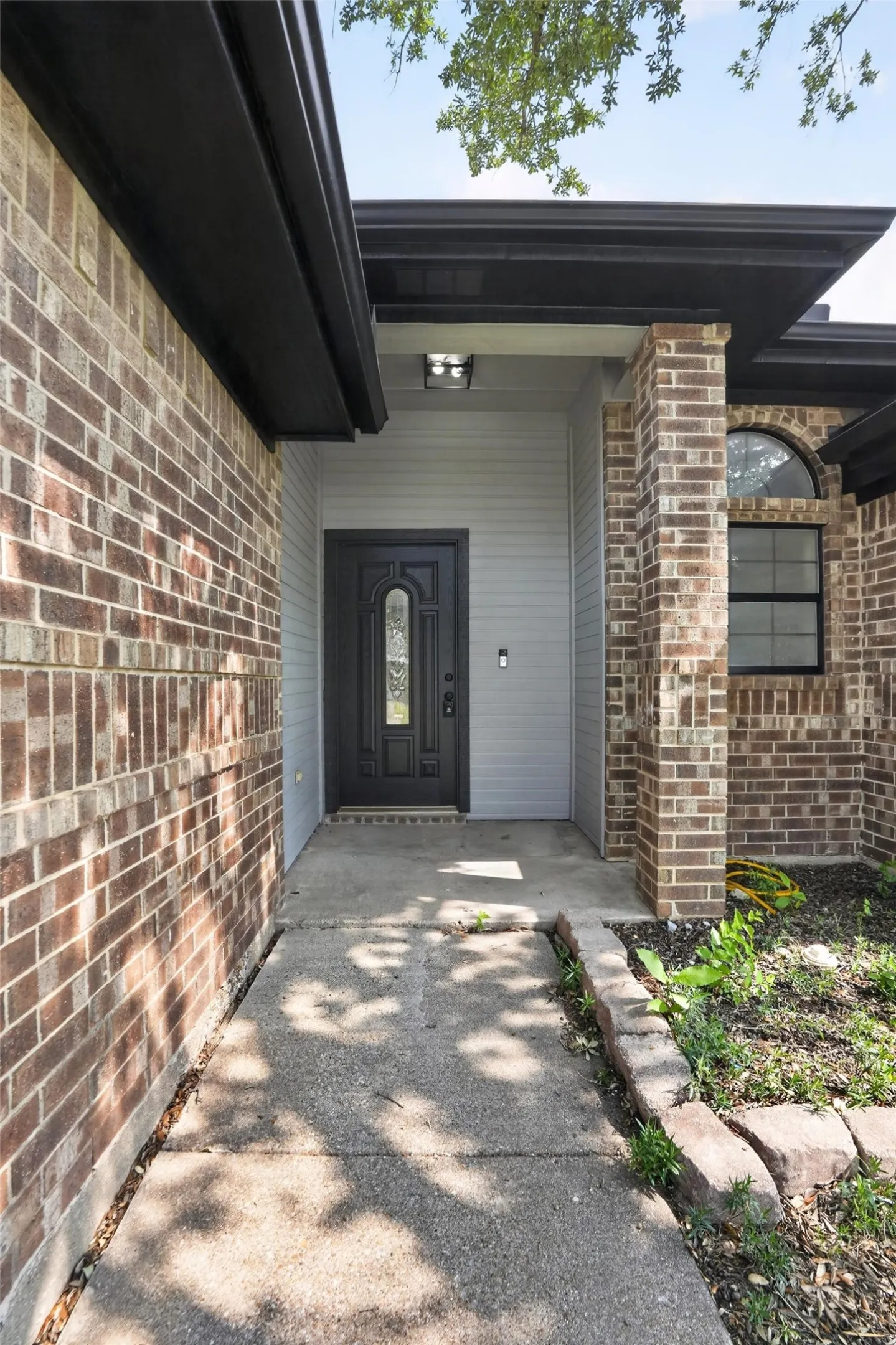 Single Family Residence For Sale in Tarrant County , 6057 Hillglen Drive, Watauga, Texas 76148, 3 Bedroom, 2 Bathroom, 2 Garage spaces, 1,383 Sqft, built in 1990, mls#21351268, Real Estate Agent in Watauga, Homes For Sale in Tarrant county, Homes For Sale in Watauga, Realtor in Watauga Texas, Real Estate Brokerage Independent Realty Texas, Luminita Cordes Realtor