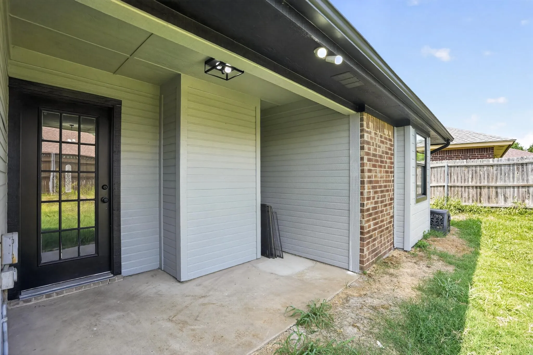 Single Family Residence For Sale in Tarrant County , 6057 Hillglen Drive, Watauga, Texas 76148, 3 Bedroom, 2 Bathroom, 2 Garage spaces, 1,383 Sqft, built in 1990, mls#21351268, Real Estate Agent in Watauga, Homes For Sale in Tarrant county, Homes For Sale in Watauga, Realtor in Watauga Texas, Real Estate Brokerage Independent Realty Texas, Luminita Cordes Realtor
