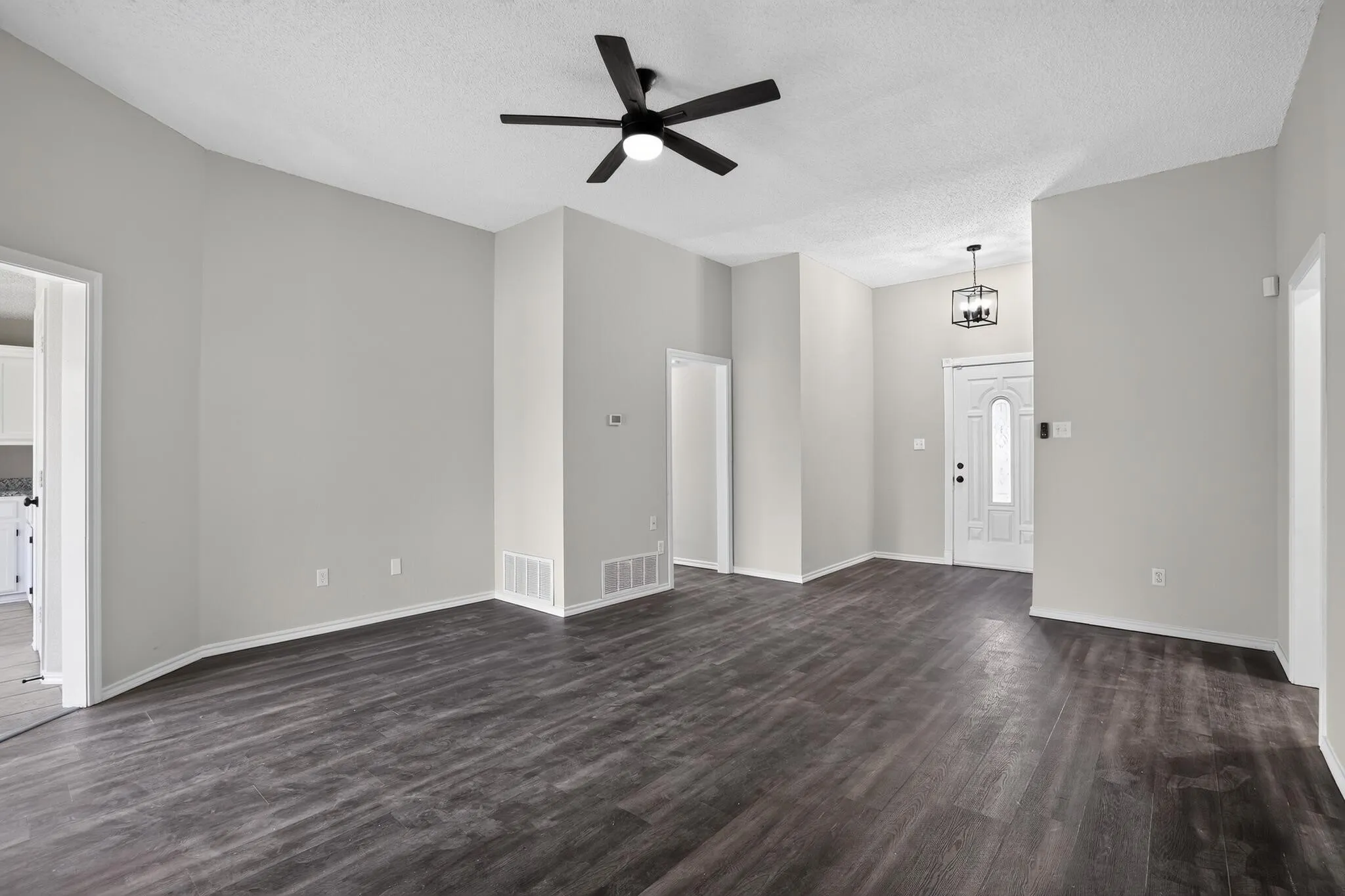 Single Family Residence For Sale in Tarrant County , 6057 Hillglen Drive, Watauga, Texas 76148, 3 Bedroom, 2 Bathroom, 2 Garage spaces, 1,383 Sqft, built in 1990, mls#21351268, Real Estate Agent in Watauga, Homes For Sale in Tarrant county, Homes For Sale in Watauga, Realtor in Watauga Texas, Real Estate Brokerage Independent Realty Texas, Luminita Cordes Realtor