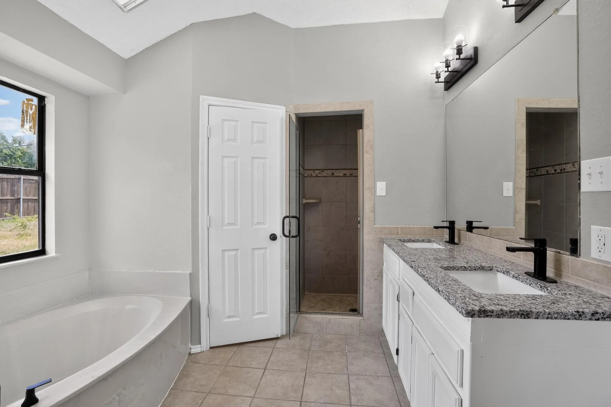 Single Family Residence For Sale in Tarrant County , 6057 Hillglen Drive, Watauga, Texas 76148, 3 Bedroom, 2 Bathroom, 2 Garage spaces, 1,383 Sqft, built in 1990, mls#21351268, Real Estate Agent in Watauga, Homes For Sale in Tarrant county, Homes For Sale in Watauga, Realtor in Watauga Texas, Real Estate Brokerage Independent Realty Texas, Luminita Cordes Realtor