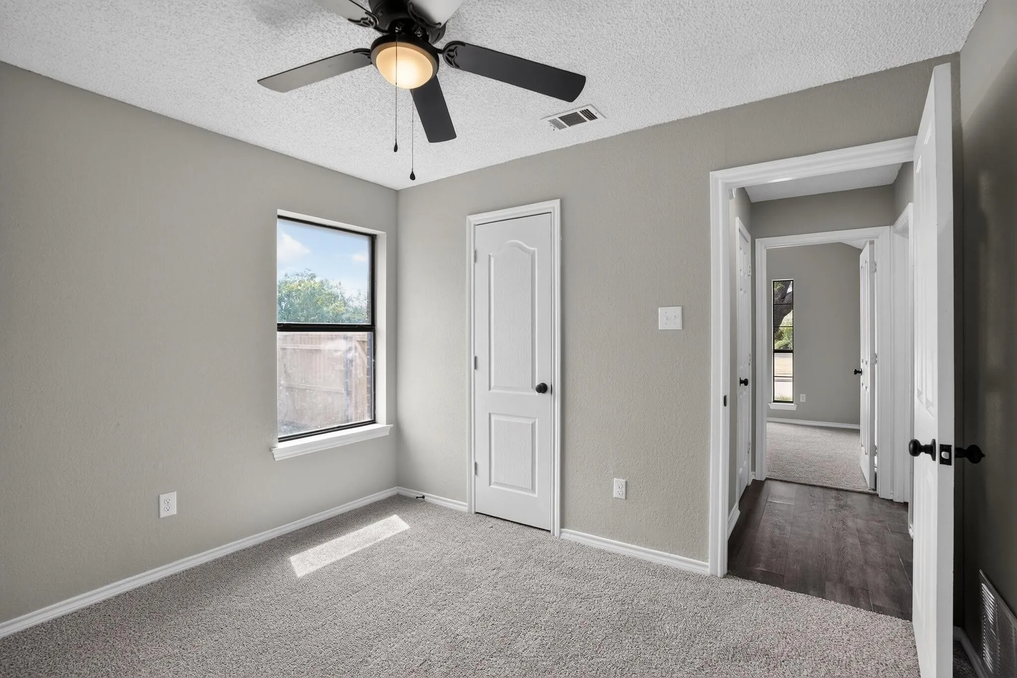 Single Family Residence For Sale in Tarrant County , 6057 Hillglen Drive, Watauga, Texas 76148, 3 Bedroom, 2 Bathroom, 2 Garage spaces, 1,383 Sqft, built in 1990, mls#21351268, Real Estate Agent in Watauga, Homes For Sale in Tarrant county, Homes For Sale in Watauga, Realtor in Watauga Texas, Real Estate Brokerage Independent Realty Texas, Luminita Cordes Realtor