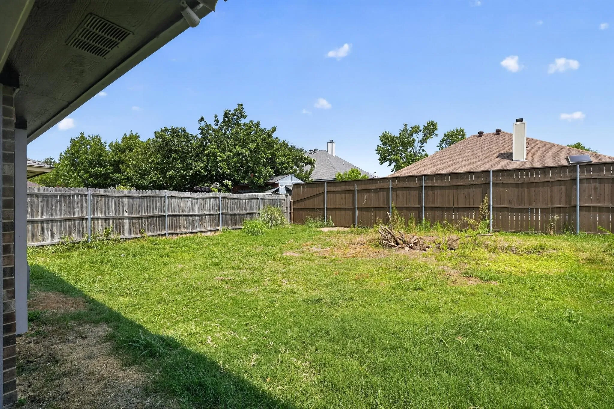 Single Family Residence For Sale in Tarrant County , 6057 Hillglen Drive, Watauga, Texas 76148, 3 Bedroom, 2 Bathroom, 2 Garage spaces, 1,383 Sqft, built in 1990, mls#21351268, Real Estate Agent in Watauga, Homes For Sale in Tarrant county, Homes For Sale in Watauga, Realtor in Watauga Texas, Real Estate Brokerage Independent Realty Texas, Luminita Cordes Realtor