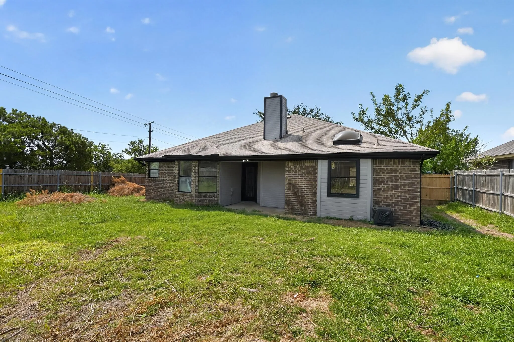 Single Family Residence For Sale in Tarrant County , 6057 Hillglen Drive, Watauga, Texas 76148, 3 Bedroom, 2 Bathroom, 2 Garage spaces, 1,383 Sqft, built in 1990, mls#21351268, Real Estate Agent in Watauga, Homes For Sale in Tarrant county, Homes For Sale in Watauga, Realtor in Watauga Texas, Real Estate Brokerage Independent Realty Texas, Luminita Cordes Realtor