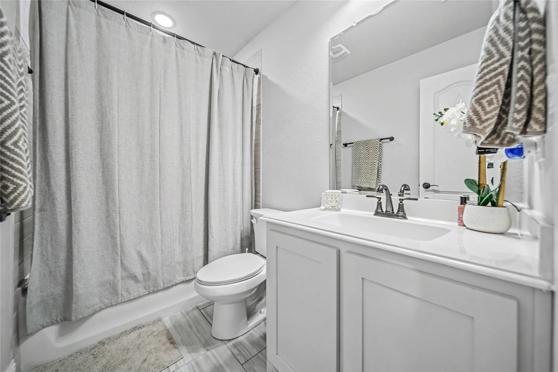 Single Family Residence For Sale in Kaufman County , 1224 Altuda Drive, Forney, Texas 75126, 4 Bedrooms, 3 Bathrooms, 2 Garage spaces, 2,326 Sqft, built in 2021, Price $398,000, mls#21351156, Real Estate Agent in Forney, Homes For Sale in Kaufman county, Homes For Sale in Forney, Realtor in Forney Texas, Real Estate Brokerage Independent Realty Texas, Luminita Cordes Realtor