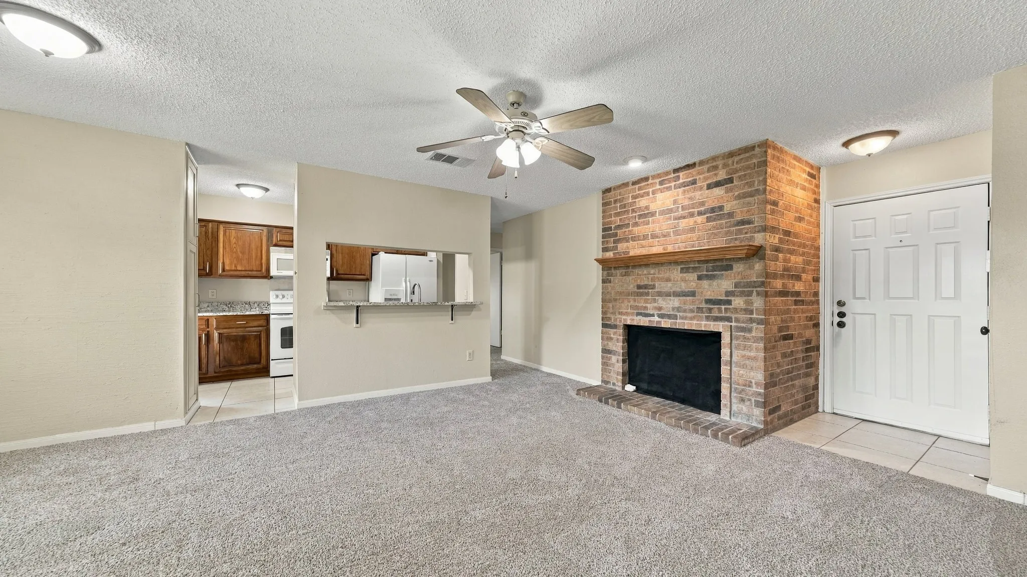 Condominium For Sale in Tarrant County , 2103 Friendly Drive 3210, Arlington, Texas 76011, 2 Bedroom, 2 Bathroom, Garage spaces, 1,025 Sqft, built in 1982, mls#21351168, Real Estate Agent in Arlington, Homes For Sale in Tarrant county, Homes For Sale in Arlington, Realtor in Arlington Texas, Real Estate Brokerage Independent Realty Texas, Luminita Cordes Realtor