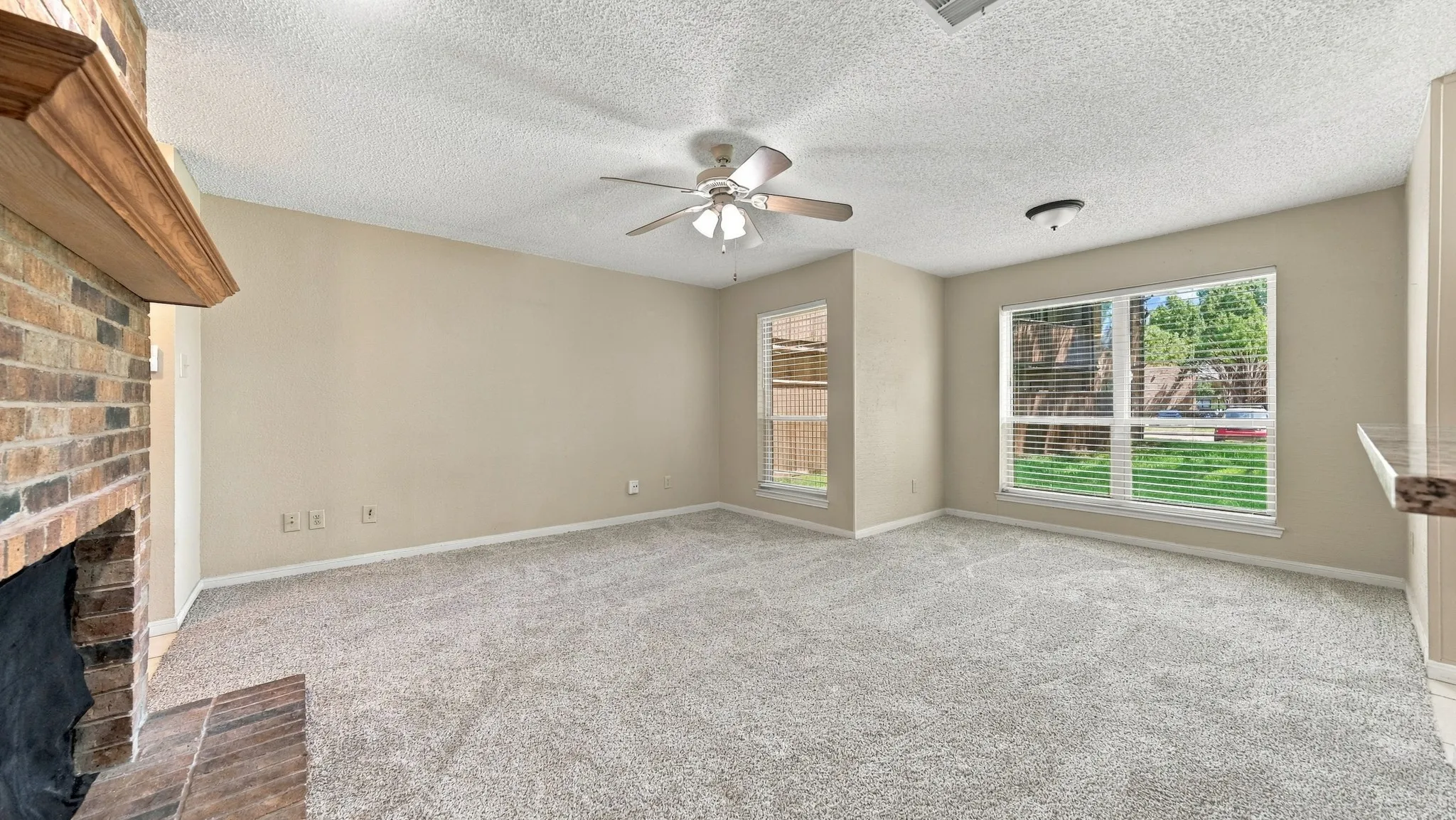 Condominium For Sale in Tarrant County , 2103 Friendly Drive 3210, Arlington, Texas 76011, 2 Bedroom, 2 Bathroom, Garage spaces, 1,025 Sqft, built in 1982, mls#21351168, Real Estate Agent in Arlington, Homes For Sale in Tarrant county, Homes For Sale in Arlington, Realtor in Arlington Texas, Real Estate Brokerage Independent Realty Texas, Luminita Cordes Realtor