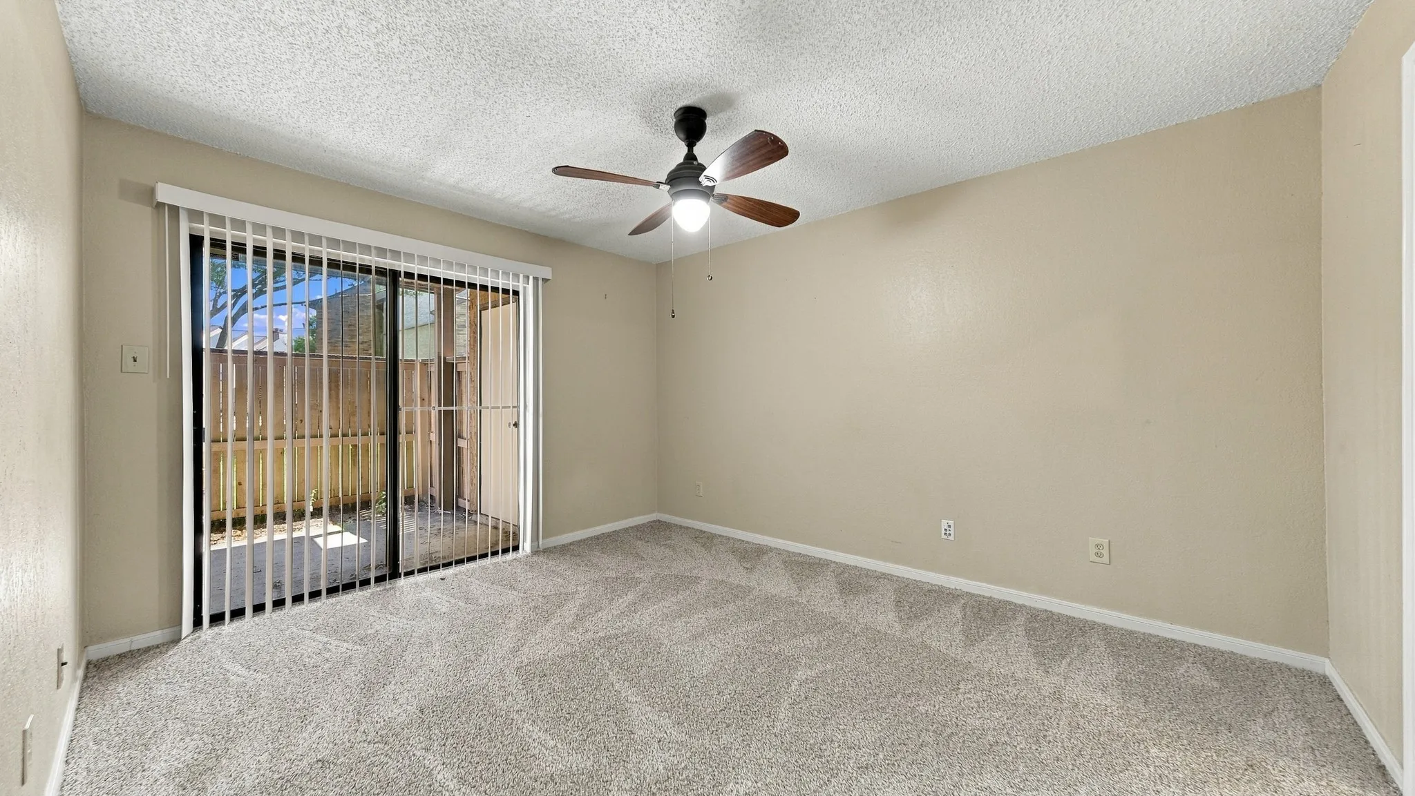 Condominium For Sale in Tarrant County , 2103 Friendly Drive 3210, Arlington, Texas 76011, 2 Bedroom, 2 Bathroom, Garage spaces, 1,025 Sqft, built in 1982, mls#21351168, Real Estate Agent in Arlington, Homes For Sale in Tarrant county, Homes For Sale in Arlington, Realtor in Arlington Texas, Real Estate Brokerage Independent Realty Texas, Luminita Cordes Realtor