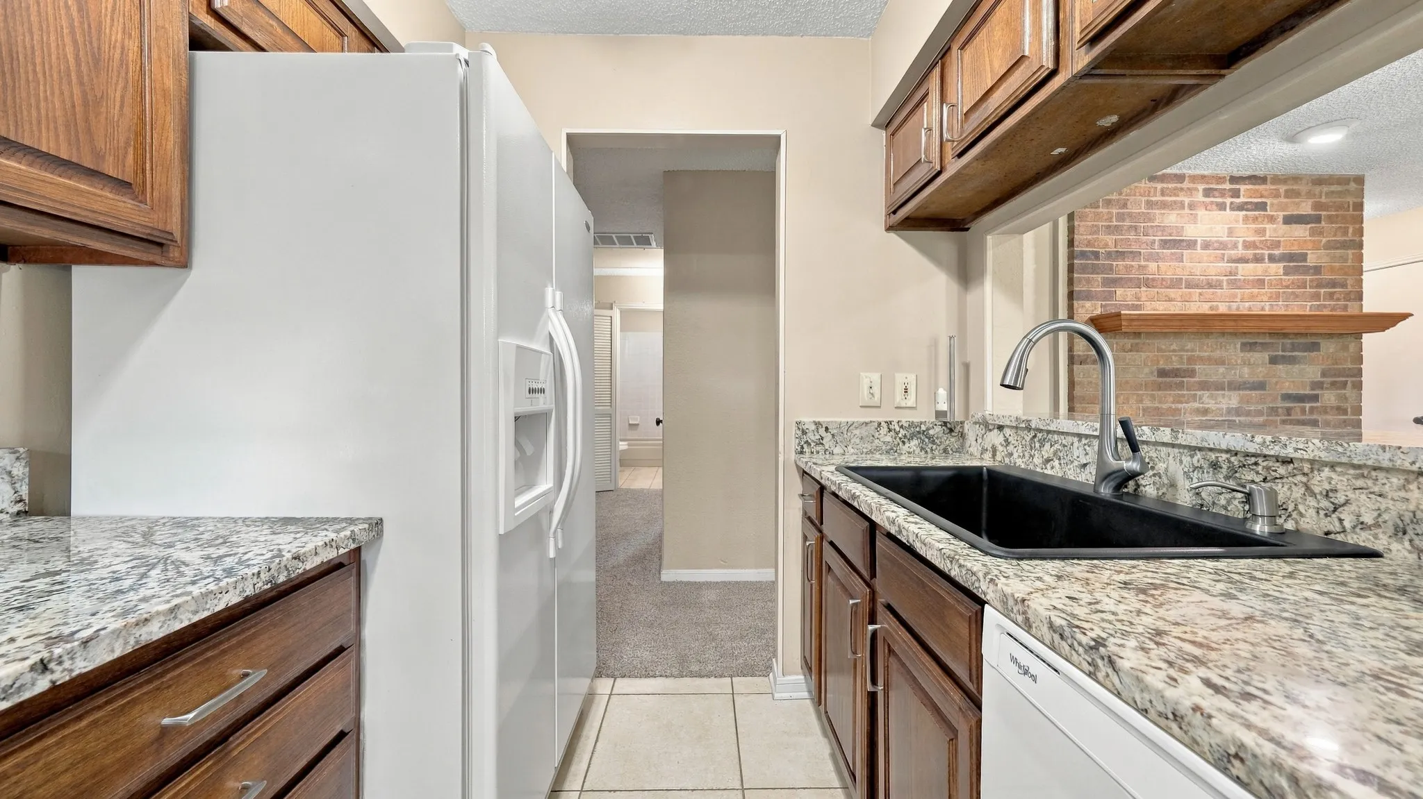 Condominium For Sale in Tarrant County , 2103 Friendly Drive 3210, Arlington, Texas 76011, 2 Bedroom, 2 Bathroom, Garage spaces, 1,025 Sqft, built in 1982, mls#21351168, Real Estate Agent in Arlington, Homes For Sale in Tarrant county, Homes For Sale in Arlington, Realtor in Arlington Texas, Real Estate Brokerage Independent Realty Texas, Luminita Cordes Realtor