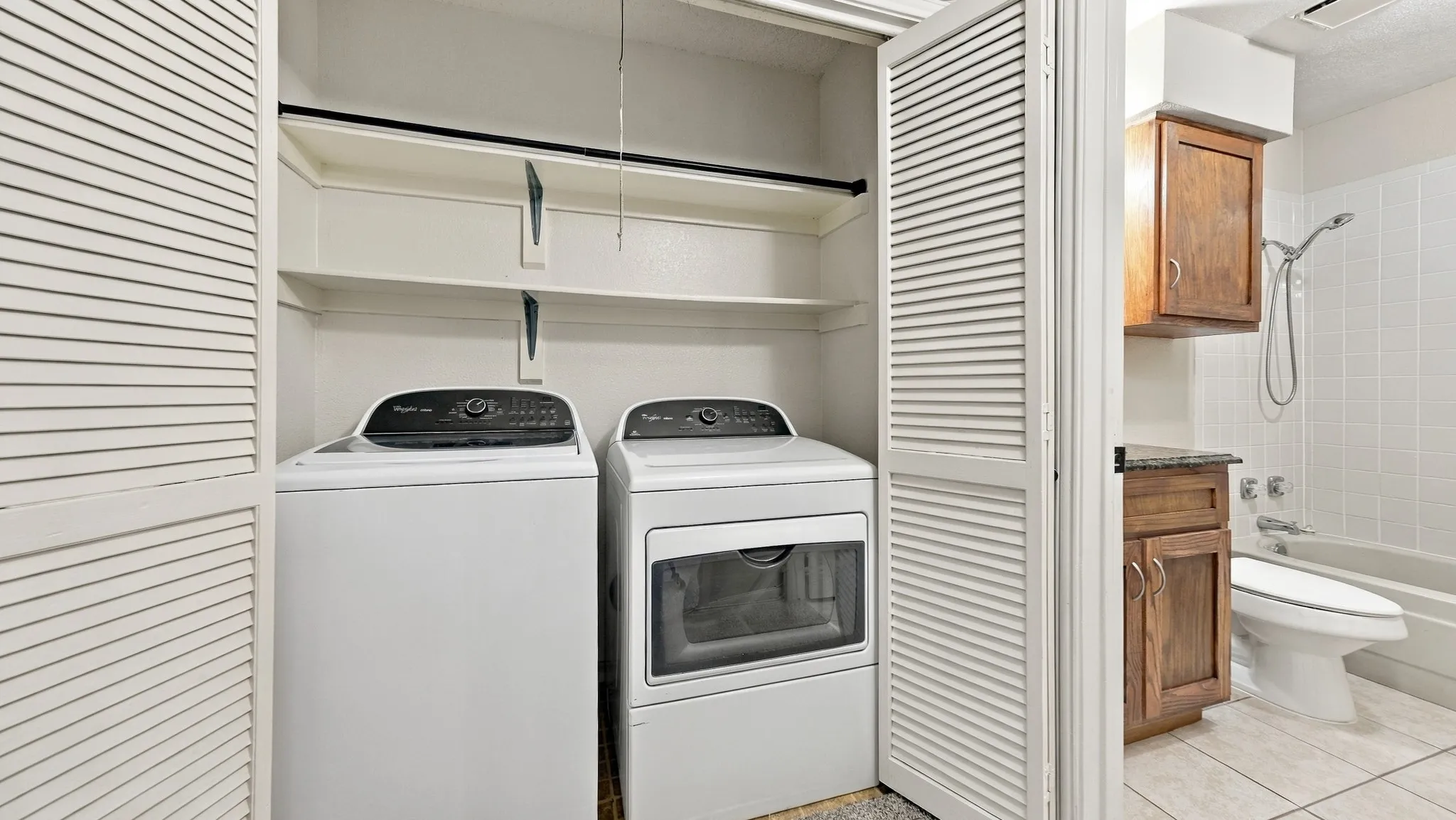 Condominium For Sale in Tarrant County , 2103 Friendly Drive 3210, Arlington, Texas 76011, 2 Bedroom, 2 Bathroom, Garage spaces, 1,025 Sqft, built in 1982, mls#21351168, Real Estate Agent in Arlington, Homes For Sale in Tarrant county, Homes For Sale in Arlington, Realtor in Arlington Texas, Real Estate Brokerage Independent Realty Texas, Luminita Cordes Realtor