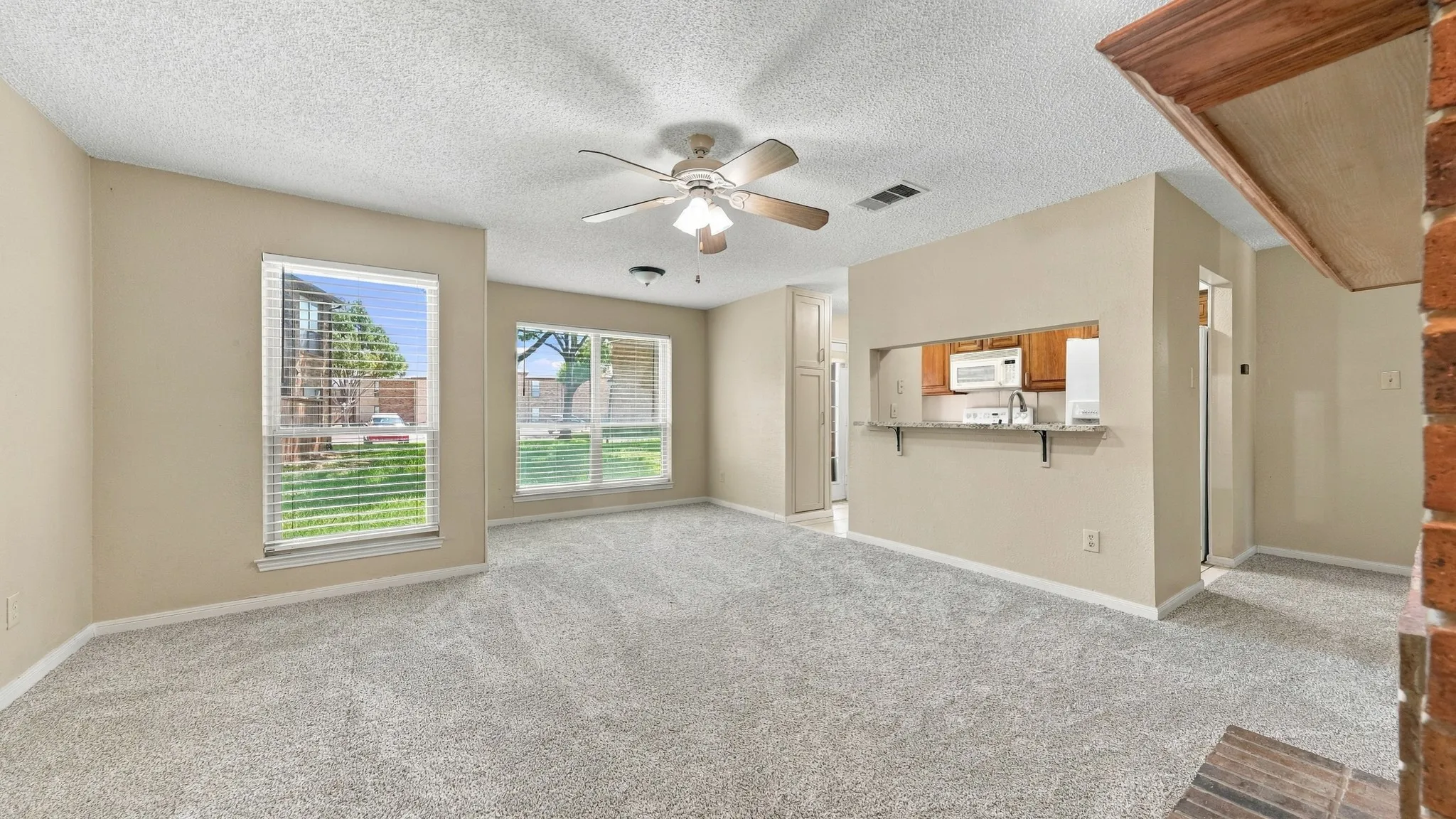 Condominium For Sale in Tarrant County , 2103 Friendly Drive 3210, Arlington, Texas 76011, 2 Bedroom, 2 Bathroom, Garage spaces, 1,025 Sqft, built in 1982, mls#21351168, Real Estate Agent in Arlington, Homes For Sale in Tarrant county, Homes For Sale in Arlington, Realtor in Arlington Texas, Real Estate Brokerage Independent Realty Texas, Luminita Cordes Realtor