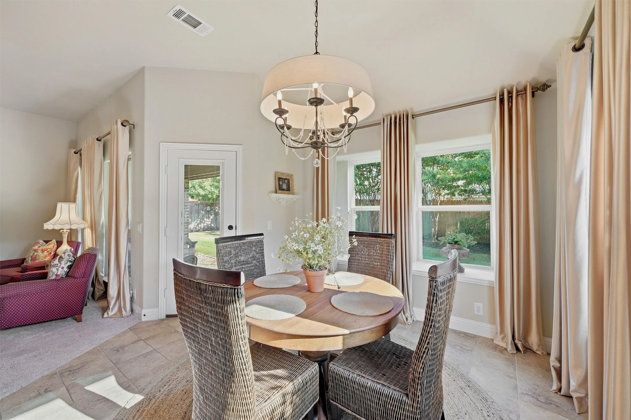Single Family Residence For Sale in Grayson County , 509 Appaloosa Lane, Sherman, Texas 75092, 3 Bedroom, 2 Bathroom, 2 Garage spaces, 1,578 Sqft, built in 2016, mls#21344935, Real Estate Agent in Sherman, Homes For Sale in Grayson county, Homes For Sale in Sherman, Realtor in Sherman Texas, Real Estate Brokerage Independent Realty Texas, Luminita Cordes Realtor