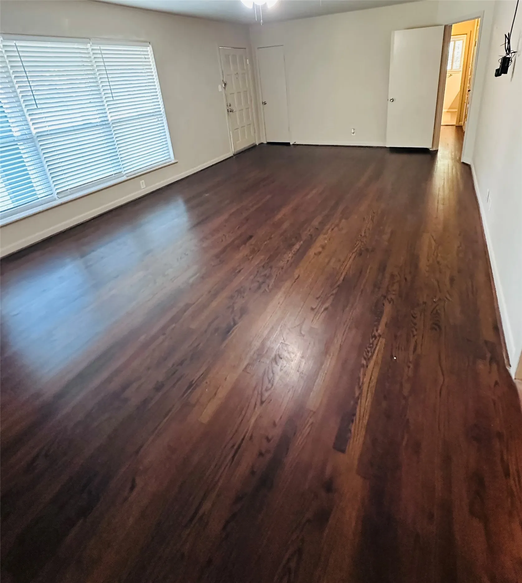 Single Family Residence For Sale in Grayson County , 902 Crestview Drive, Sherman, Texas 75092, 3 Bedroom, 2 Bathroom, 2 Garage spaces, 1,828 Sqft, built in 1958, mls#21351288, Real Estate Agent in Sherman, Homes For Sale in Grayson county, Homes For Sale in Sherman, Realtor in Sherman Texas, Real Estate Brokerage Independent Realty Texas, Luminita Cordes Realtor