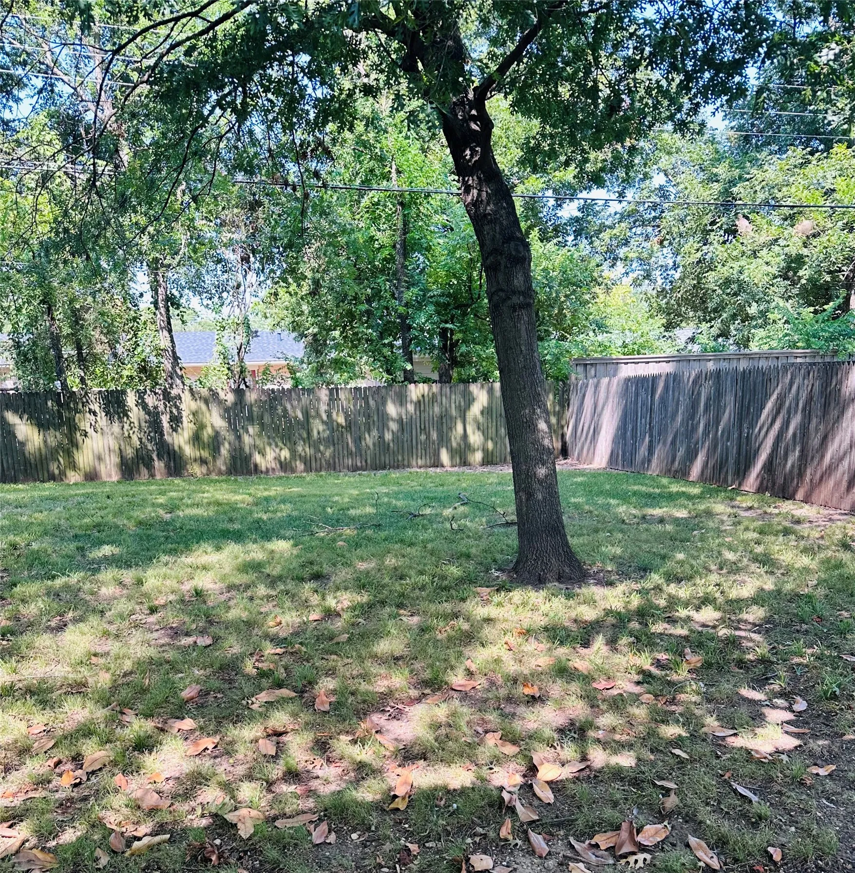 Single Family Residence For Sale in Grayson County , 902 Crestview Drive, Sherman, Texas 75092, 3 Bedroom, 2 Bathroom, 2 Garage spaces, 1,828 Sqft, built in 1958, mls#21351288, Real Estate Agent in Sherman, Homes For Sale in Grayson county, Homes For Sale in Sherman, Realtor in Sherman Texas, Real Estate Brokerage Independent Realty Texas, Luminita Cordes Realtor