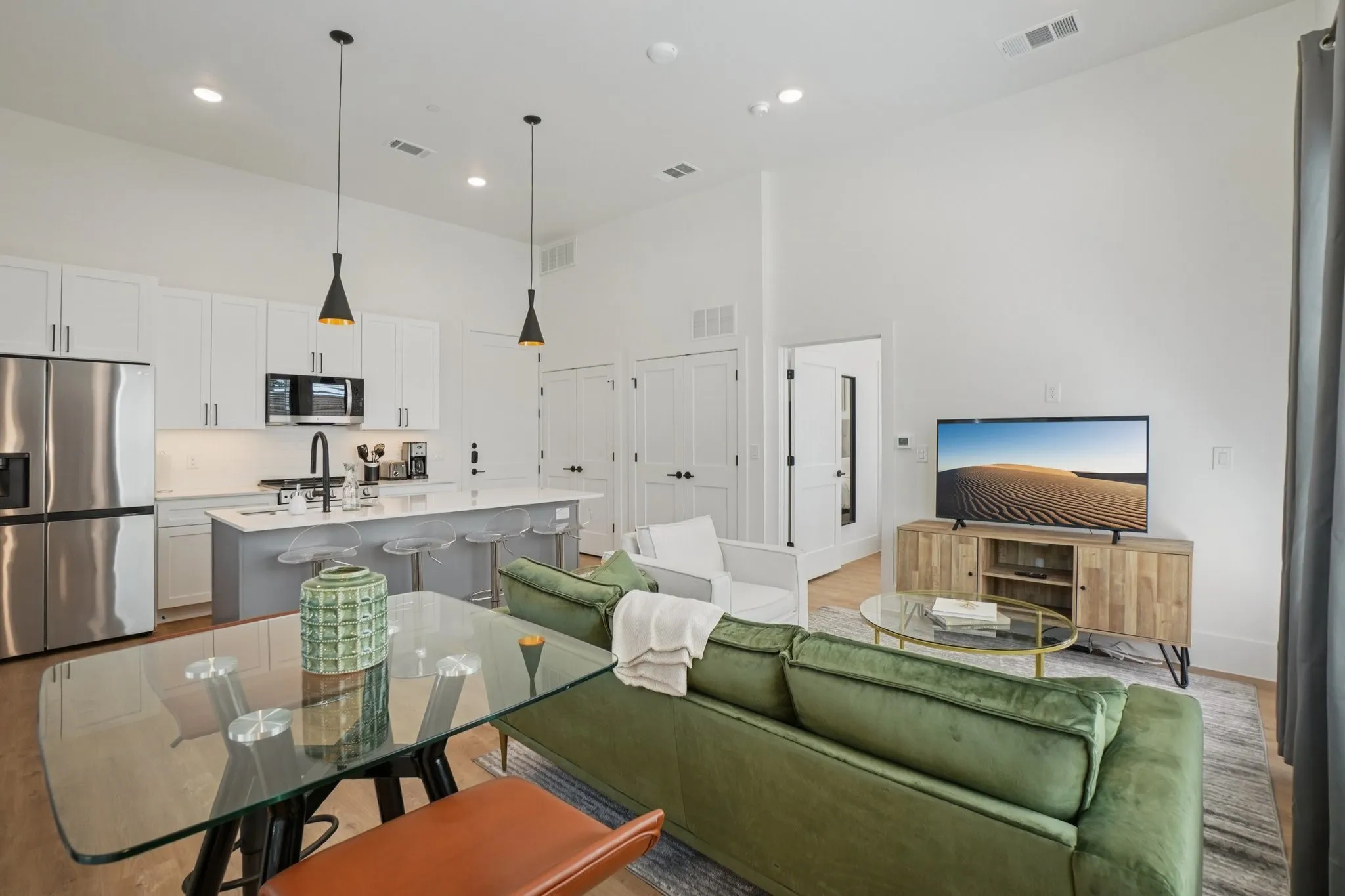 Apartment For Rent in Dallas County , 6418 Maple Avenue 307, Dallas, Texas 75235, 2 Bedroom, 2 Bathroom, Garage spaces, 1,108 Sqft, built in 2023, mls#21351293, Real Estate Agent in Dallas, Homes For Rent in Dallas county, Homes For Rent in Dallas, Realtor in Dallas Texas, Real Estate Brokerage Independent Realty Texas, Luminita Cordes Realtor