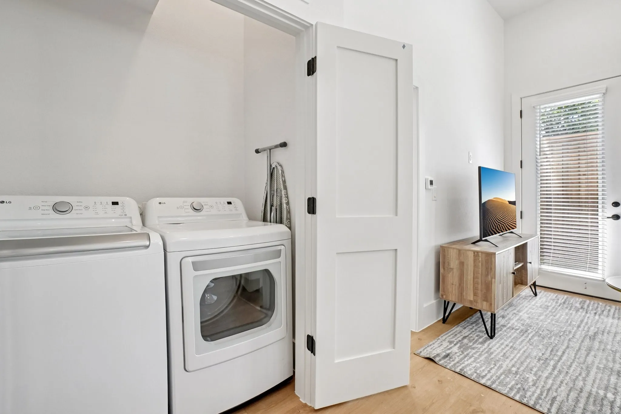 Apartment For Rent in Dallas County , 6418 Maple Avenue 307, Dallas, Texas 75235, 2 Bedroom, 2 Bathroom, Garage spaces, 1,108 Sqft, built in 2023, mls#21351293, Real Estate Agent in Dallas, Homes For Rent in Dallas county, Homes For Rent in Dallas, Realtor in Dallas Texas, Real Estate Brokerage Independent Realty Texas, Luminita Cordes Realtor