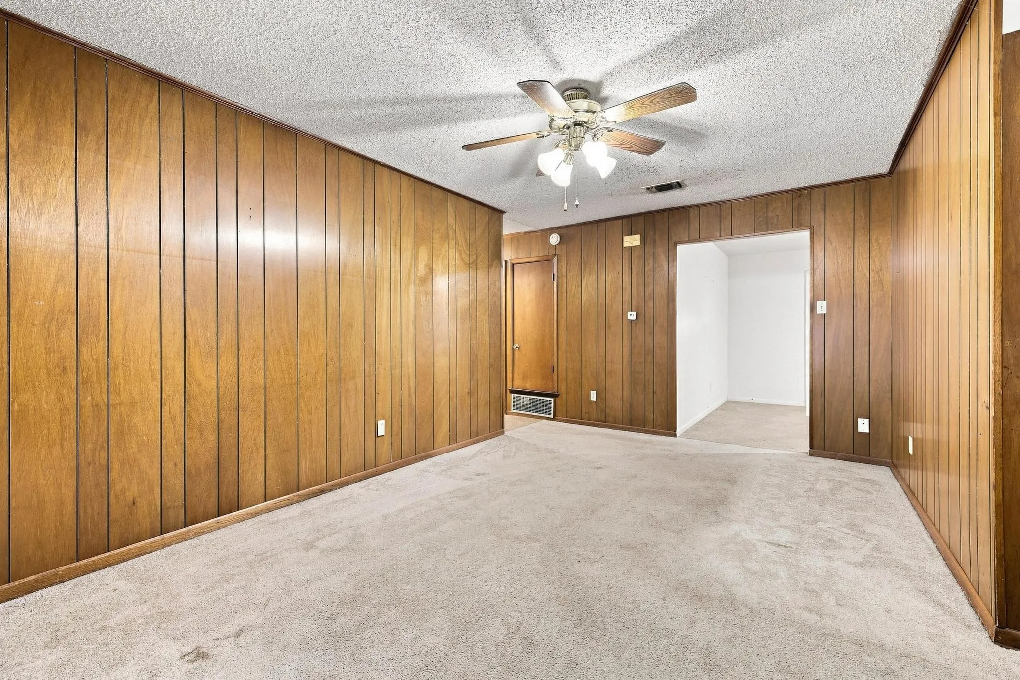 Single Family Residence For Sale in Fannin County , 1008 Yeager Street, Honey Grove, Texas 75446, 3 Bedroom, 2 Bathroom, 1 Garage spaces, 1,168 Sqft, built in 1976, mls#21351297, Real Estate Agent in Honey Grove, Homes For Sale in Fannin county, Homes For Sale in Honey Grove, Realtor in Honey Grove Texas, Real Estate Brokerage Independent Realty Texas, Luminita Cordes Realtor