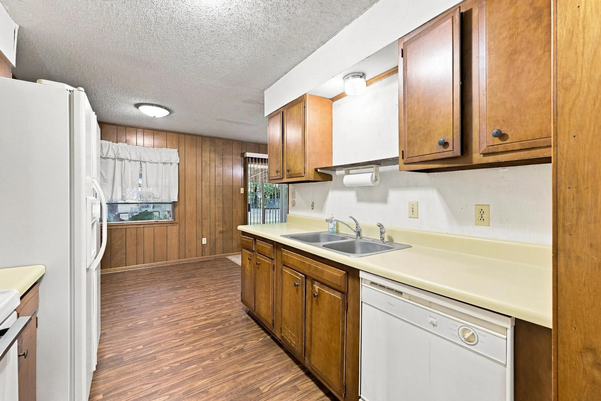 Single Family Residence For Sale in Fannin County , 1008 Yeager Street, Honey Grove, Texas 75446, 3 Bedroom, 2 Bathroom, 1 Garage spaces, 1,168 Sqft, built in 1976, mls#21351297, Real Estate Agent in Honey Grove, Homes For Sale in Fannin county, Homes For Sale in Honey Grove, Realtor in Honey Grove Texas, Real Estate Brokerage Independent Realty Texas, Luminita Cordes Realtor