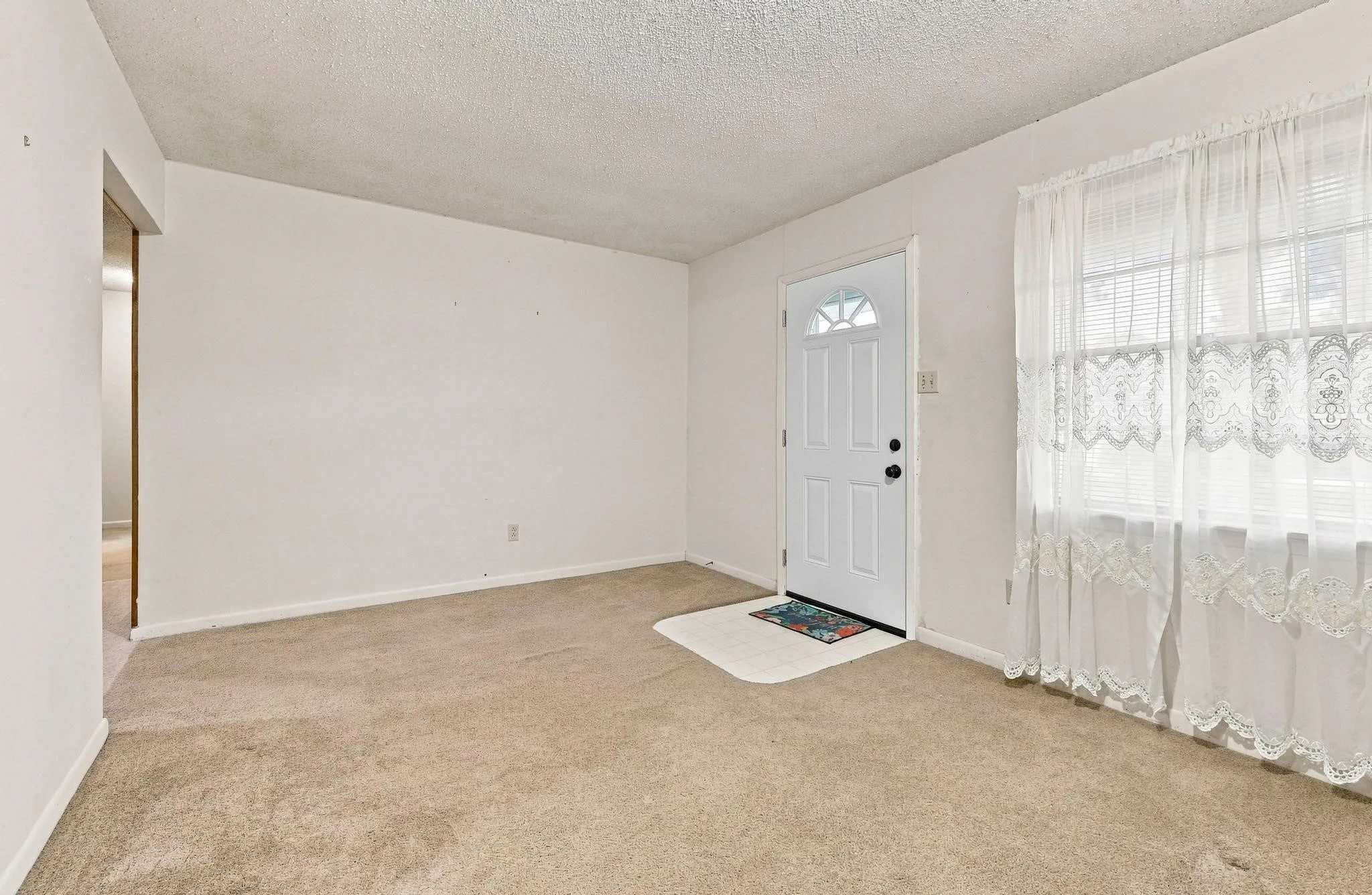 Single Family Residence For Sale in Fannin County , 1008 Yeager Street, Honey Grove, Texas 75446, 3 Bedroom, 2 Bathroom, 1 Garage spaces, 1,168 Sqft, built in 1976, mls#21351297, Real Estate Agent in Honey Grove, Homes For Sale in Fannin county, Homes For Sale in Honey Grove, Realtor in Honey Grove Texas, Real Estate Brokerage Independent Realty Texas, Luminita Cordes Realtor