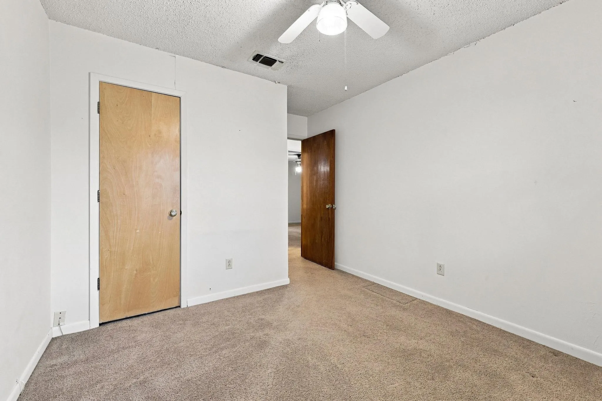 Single Family Residence For Sale in Fannin County , 1008 Yeager Street, Honey Grove, Texas 75446, 3 Bedroom, 2 Bathroom, 1 Garage spaces, 1,168 Sqft, built in 1976, mls#21351297, Real Estate Agent in Honey Grove, Homes For Sale in Fannin county, Homes For Sale in Honey Grove, Realtor in Honey Grove Texas, Real Estate Brokerage Independent Realty Texas, Luminita Cordes Realtor