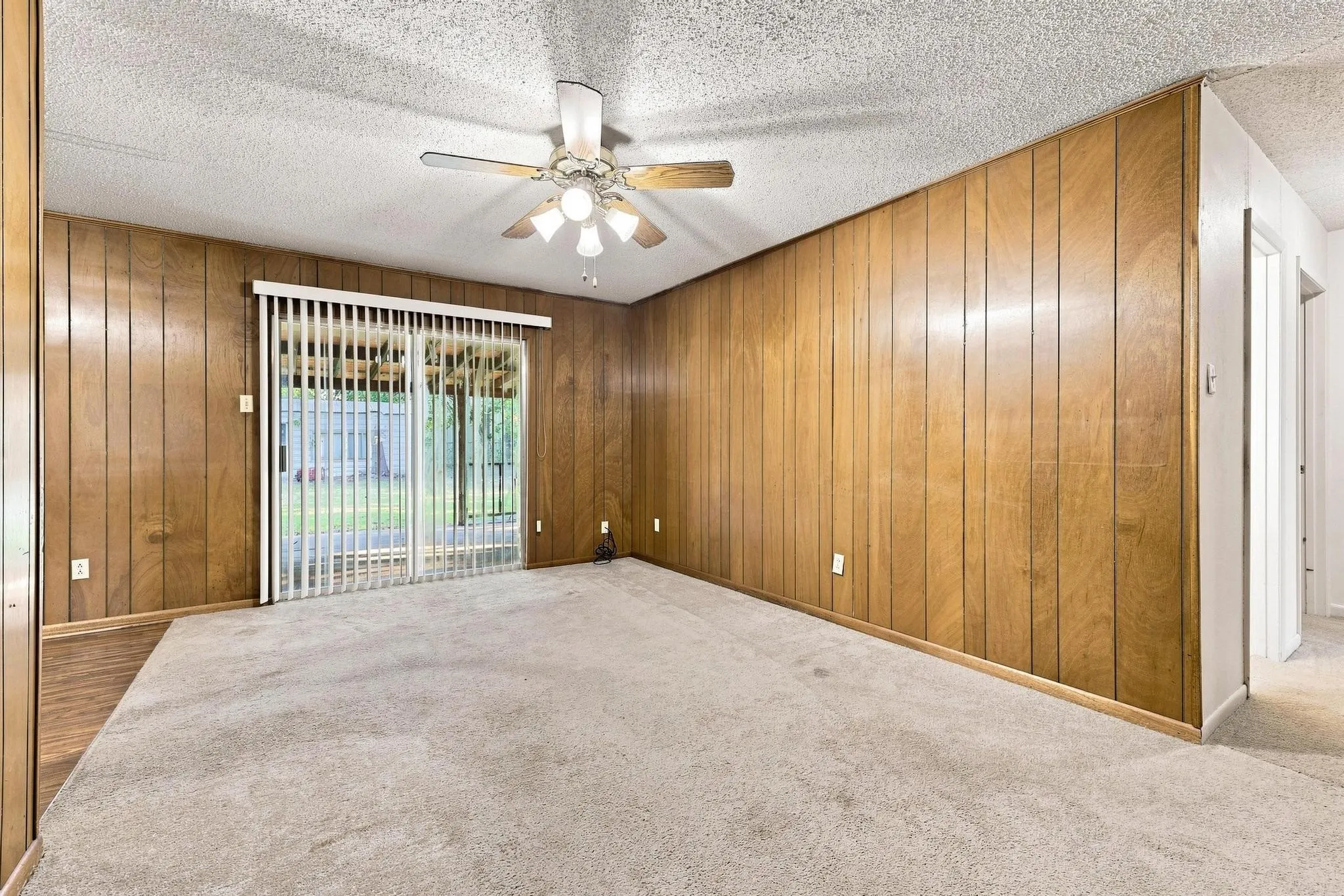Single Family Residence For Sale in Fannin County , 1008 Yeager Street, Honey Grove, Texas 75446, 3 Bedroom, 2 Bathroom, 1 Garage spaces, 1,168 Sqft, built in 1976, mls#21351297, Real Estate Agent in Honey Grove, Homes For Sale in Fannin county, Homes For Sale in Honey Grove, Realtor in Honey Grove Texas, Real Estate Brokerage Independent Realty Texas, Luminita Cordes Realtor