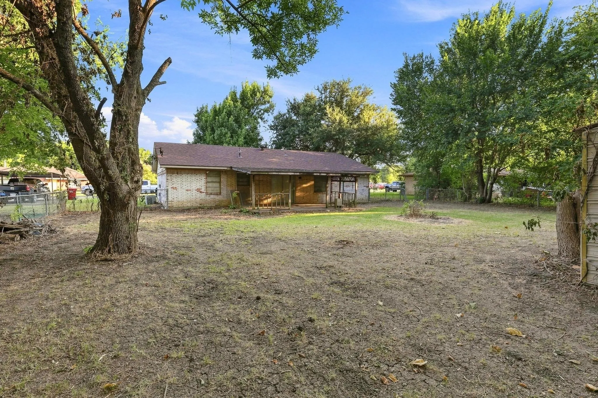 Single Family Residence For Sale in Fannin County , 1008 Yeager Street, Honey Grove, Texas 75446, 3 Bedroom, 2 Bathroom, 1 Garage spaces, 1,168 Sqft, built in 1976, mls#21351297, Real Estate Agent in Honey Grove, Homes For Sale in Fannin county, Homes For Sale in Honey Grove, Realtor in Honey Grove Texas, Real Estate Brokerage Independent Realty Texas, Luminita Cordes Realtor