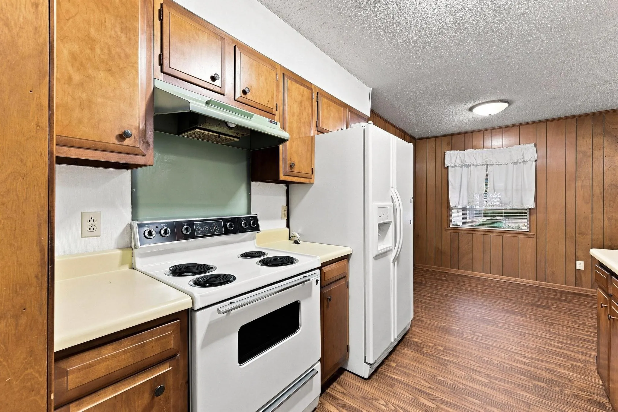 Single Family Residence For Sale in Fannin County , 1008 Yeager Street, Honey Grove, Texas 75446, 3 Bedroom, 2 Bathroom, 1 Garage spaces, 1,168 Sqft, built in 1976, mls#21351297, Real Estate Agent in Honey Grove, Homes For Sale in Fannin county, Homes For Sale in Honey Grove, Realtor in Honey Grove Texas, Real Estate Brokerage Independent Realty Texas, Luminita Cordes Realtor