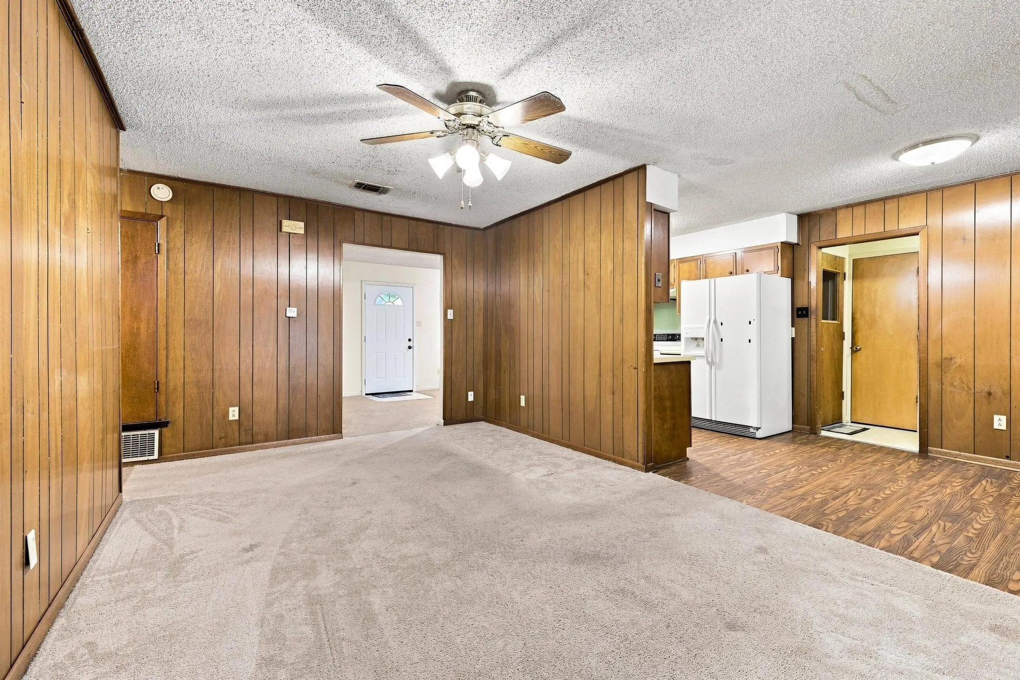 Single Family Residence For Sale in Fannin County , 1008 Yeager Street, Honey Grove, Texas 75446, 3 Bedroom, 2 Bathroom, 1 Garage spaces, 1,168 Sqft, built in 1976, mls#21351297, Real Estate Agent in Honey Grove, Homes For Sale in Fannin county, Homes For Sale in Honey Grove, Realtor in Honey Grove Texas, Real Estate Brokerage Independent Realty Texas, Luminita Cordes Realtor