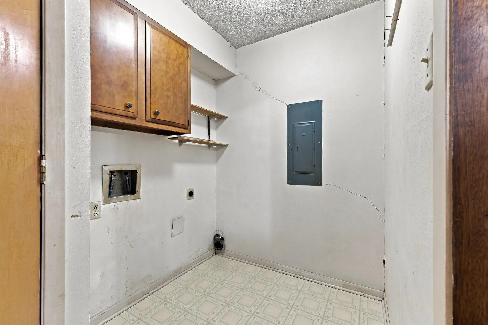 Single Family Residence For Sale in Fannin County , 1008 Yeager Street, Honey Grove, Texas 75446, 3 Bedroom, 2 Bathroom, 1 Garage spaces, 1,168 Sqft, built in 1976, mls#21351297, Real Estate Agent in Honey Grove, Homes For Sale in Fannin county, Homes For Sale in Honey Grove, Realtor in Honey Grove Texas, Real Estate Brokerage Independent Realty Texas, Luminita Cordes Realtor