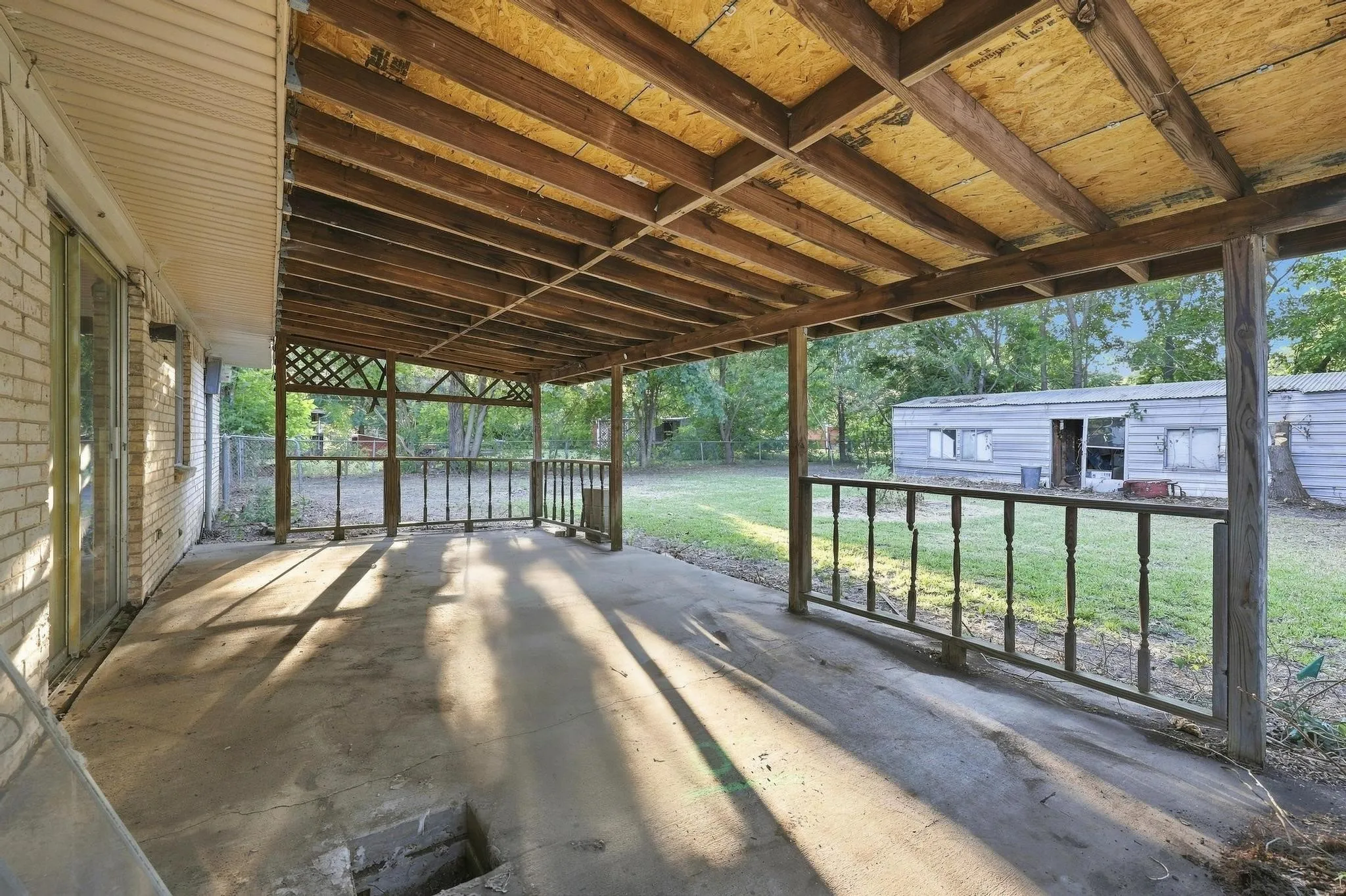 Single Family Residence For Sale in Fannin County , 1008 Yeager Street, Honey Grove, Texas 75446, 3 Bedroom, 2 Bathroom, 1 Garage spaces, 1,168 Sqft, built in 1976, mls#21351297, Real Estate Agent in Honey Grove, Homes For Sale in Fannin county, Homes For Sale in Honey Grove, Realtor in Honey Grove Texas, Real Estate Brokerage Independent Realty Texas, Luminita Cordes Realtor