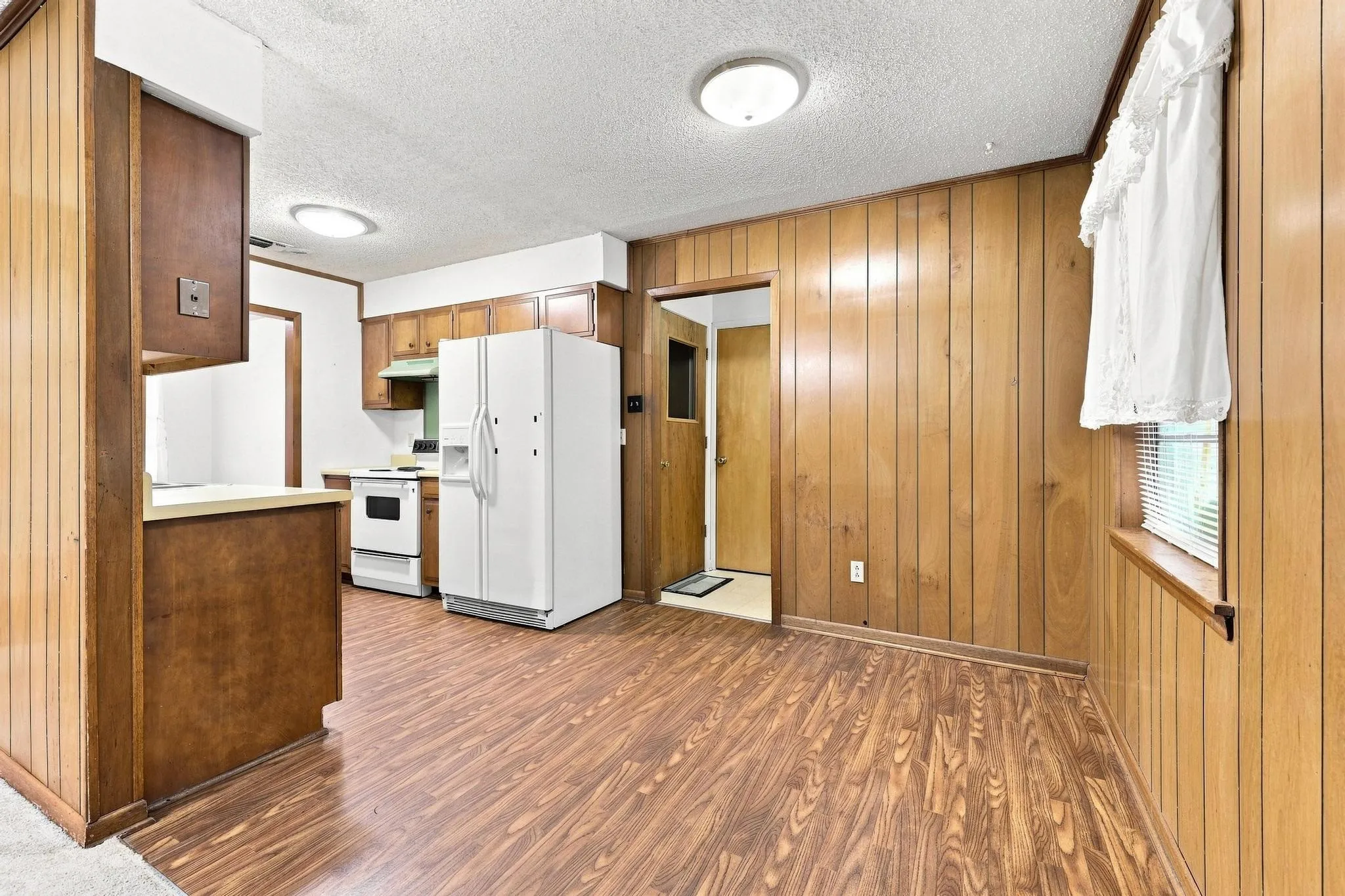 Single Family Residence For Sale in Fannin County , 1008 Yeager Street, Honey Grove, Texas 75446, 3 Bedroom, 2 Bathroom, 1 Garage spaces, 1,168 Sqft, built in 1976, mls#21351297, Real Estate Agent in Honey Grove, Homes For Sale in Fannin county, Homes For Sale in Honey Grove, Realtor in Honey Grove Texas, Real Estate Brokerage Independent Realty Texas, Luminita Cordes Realtor