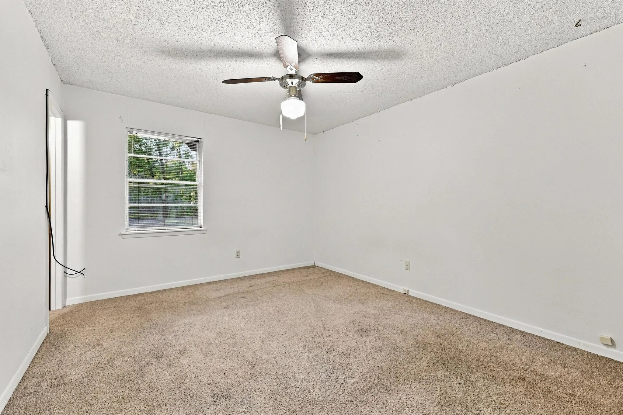 Single Family Residence For Sale in Fannin County , 1008 Yeager Street, Honey Grove, Texas 75446, 3 Bedroom, 2 Bathroom, 1 Garage spaces, 1,168 Sqft, built in 1976, mls#21351297, Real Estate Agent in Honey Grove, Homes For Sale in Fannin county, Homes For Sale in Honey Grove, Realtor in Honey Grove Texas, Real Estate Brokerage Independent Realty Texas, Luminita Cordes Realtor