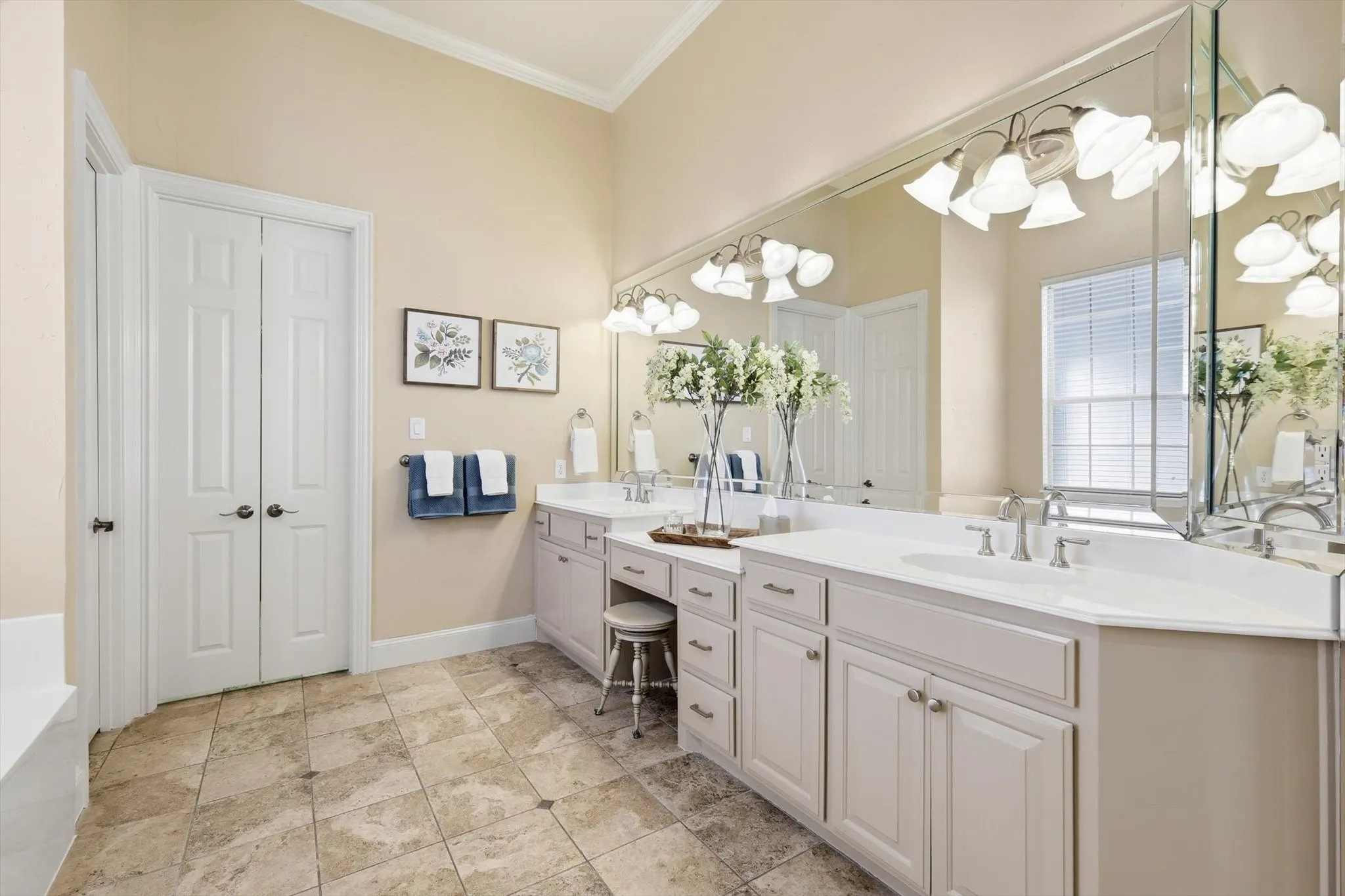 Single Family Residence For Sale in Denton County , 4629 Manor Way, Flower Mound, Texas 75028, 5 Bedroom, 5 Bathroom, 3 Garage spaces, 4,599 Sqft, built in 2000, mls#21351027, Real Estate Agent in Flower Mound, Homes For Sale in Denton county, Homes For Sale in Flower Mound, Realtor in Flower Mound Texas, Real Estate Brokerage Independent Realty Texas, Luminita Cordes Realtor