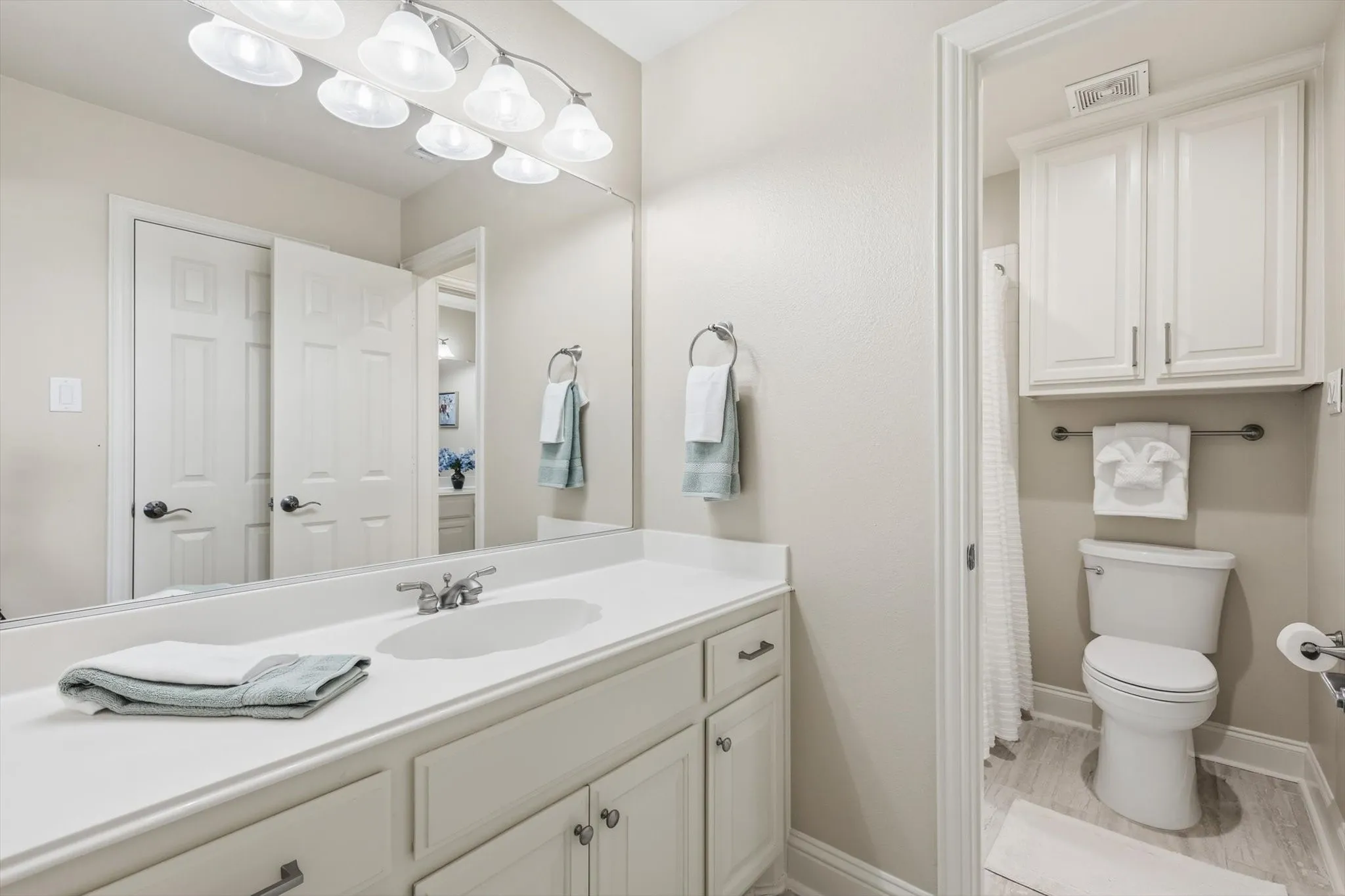Single Family Residence For Sale in Denton County , 4629 Manor Way, Flower Mound, Texas 75028, 5 Bedroom, 5 Bathroom, 3 Garage spaces, 4,599 Sqft, built in 2000, mls#21351027, Real Estate Agent in Flower Mound, Homes For Sale in Denton county, Homes For Sale in Flower Mound, Realtor in Flower Mound Texas, Real Estate Brokerage Independent Realty Texas, Luminita Cordes Realtor