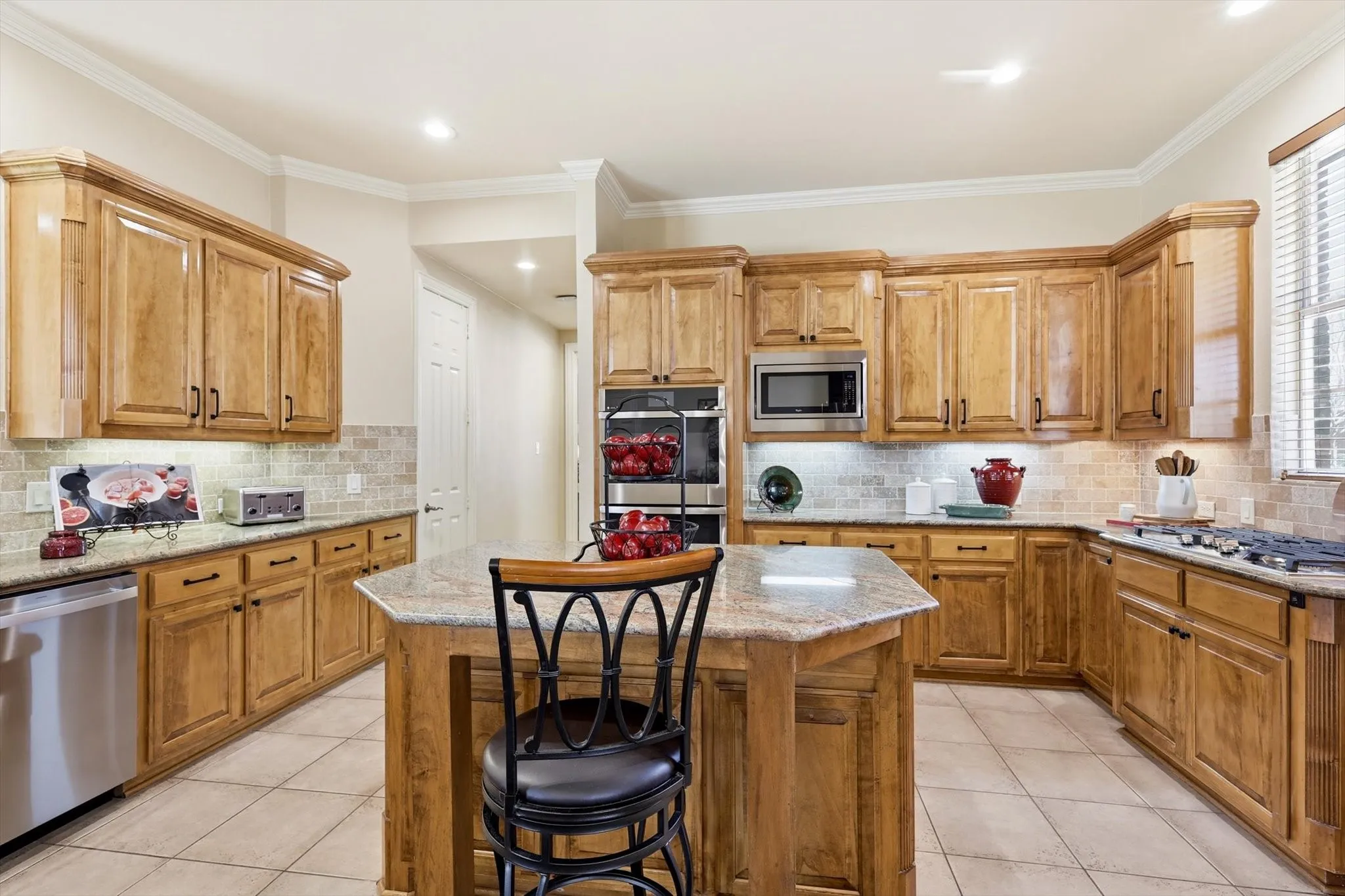 Single Family Residence For Sale in Denton County , 4629 Manor Way, Flower Mound, Texas 75028, 5 Bedroom, 5 Bathroom, 3 Garage spaces, 4,599 Sqft, built in 2000, mls#21351027, Real Estate Agent in Flower Mound, Homes For Sale in Denton county, Homes For Sale in Flower Mound, Realtor in Flower Mound Texas, Real Estate Brokerage Independent Realty Texas, Luminita Cordes Realtor