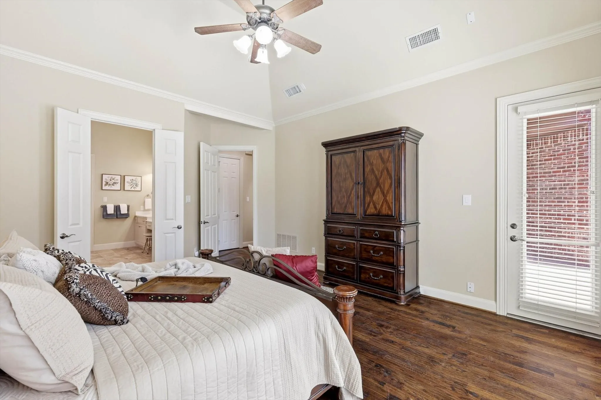 Single Family Residence For Sale in Denton County , 4629 Manor Way, Flower Mound, Texas 75028, 5 Bedroom, 5 Bathroom, 3 Garage spaces, 4,599 Sqft, built in 2000, mls#21351027, Real Estate Agent in Flower Mound, Homes For Sale in Denton county, Homes For Sale in Flower Mound, Realtor in Flower Mound Texas, Real Estate Brokerage Independent Realty Texas, Luminita Cordes Realtor
