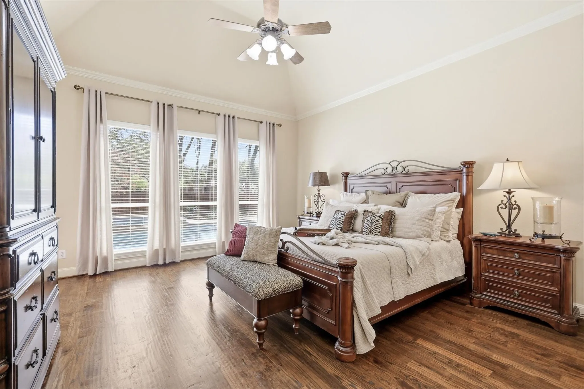 Single Family Residence For Sale in Denton County , 4629 Manor Way, Flower Mound, Texas 75028, 5 Bedroom, 5 Bathroom, 3 Garage spaces, 4,599 Sqft, built in 2000, mls#21351027, Real Estate Agent in Flower Mound, Homes For Sale in Denton county, Homes For Sale in Flower Mound, Realtor in Flower Mound Texas, Real Estate Brokerage Independent Realty Texas, Luminita Cordes Realtor