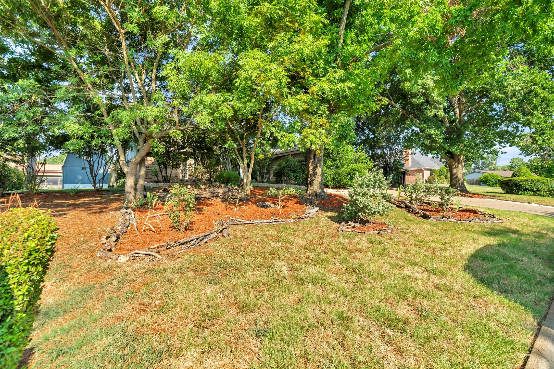 Single Family Residence For Sale in Johnson County , 306 Woodlawn Drive, Keene, Texas 76059, 3 Bedroom, 2 Bathroom, 2 Garage spaces, 1,378 Sqft, built in 1982, mls#21330042, Real Estate Agent in Keene, Homes For Sale in Johnson county, Homes For Sale in Keene, Realtor in Keene Texas, Real Estate Brokerage Independent Realty Texas, Luminita Cordes Realtor