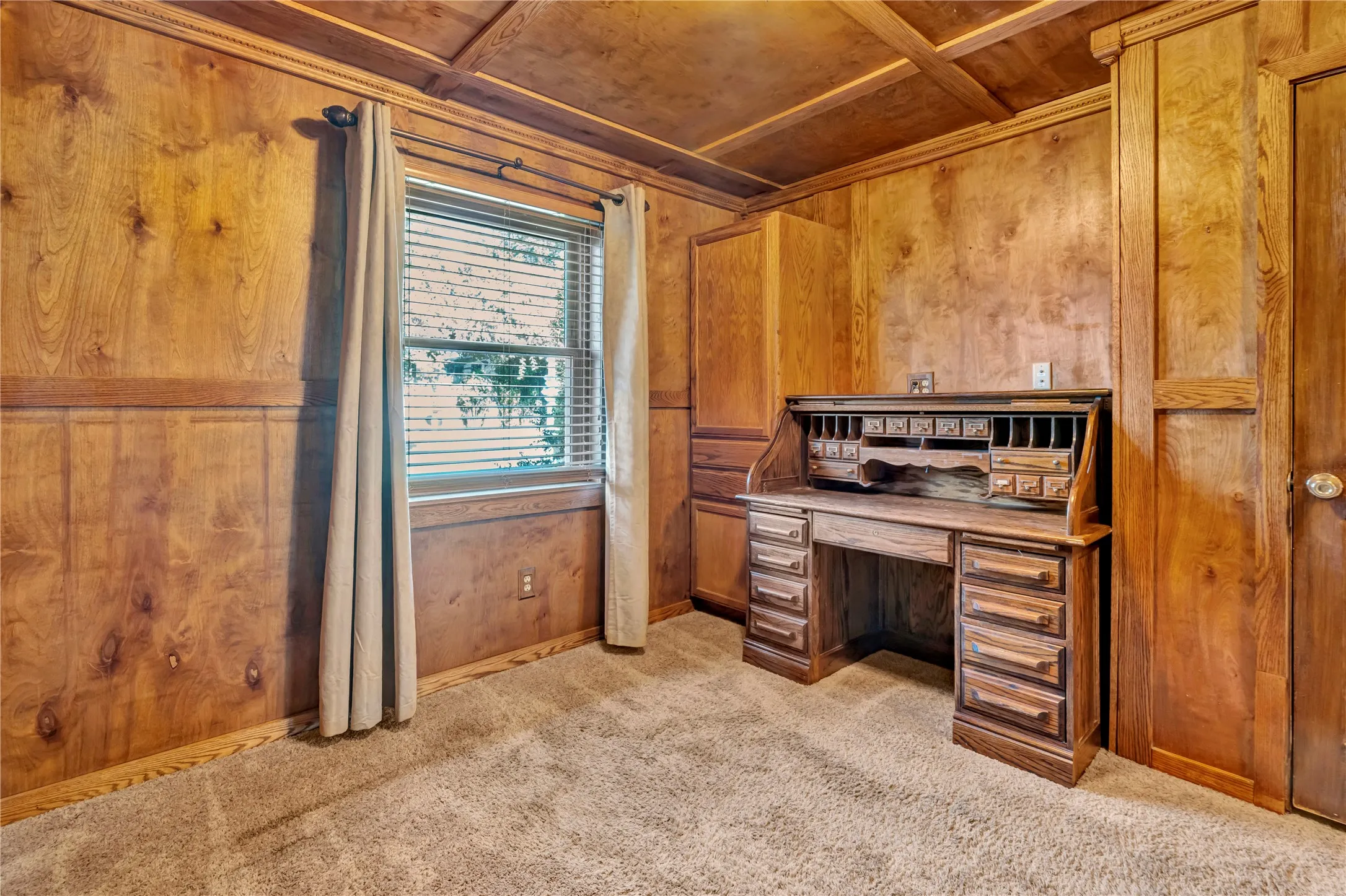 Single Family Residence For Sale in Johnson County , 306 Woodlawn Drive, Keene, Texas 76059, 3 Bedroom, 2 Bathroom, 2 Garage spaces, 1,378 Sqft, built in 1982, mls#21330042, Real Estate Agent in Keene, Homes For Sale in Johnson county, Homes For Sale in Keene, Realtor in Keene Texas, Real Estate Brokerage Independent Realty Texas, Luminita Cordes Realtor