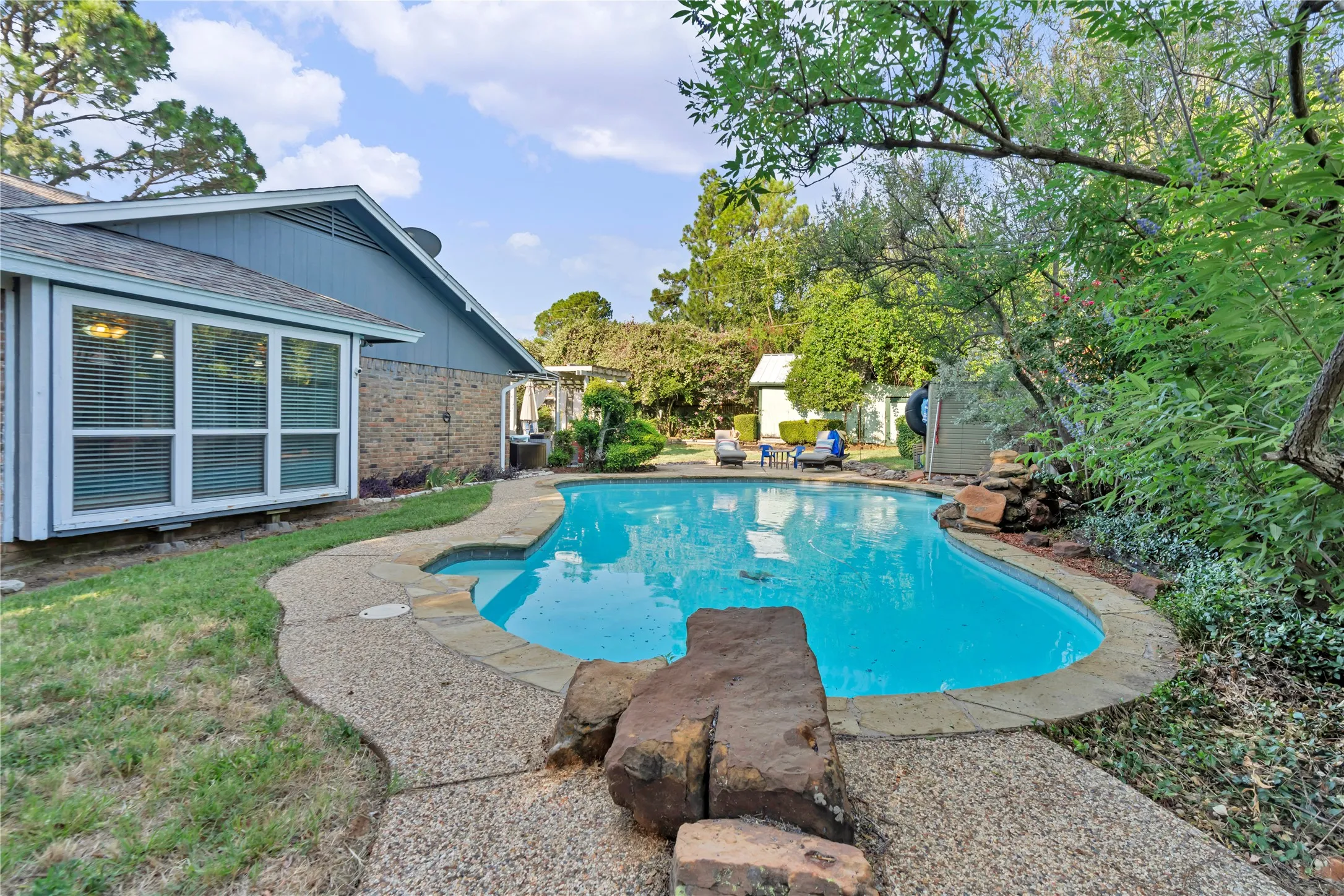 Single Family Residence For Sale in Johnson County , 306 Woodlawn Drive, Keene, Texas 76059, 3 Bedroom, 2 Bathroom, 2 Garage spaces, 1,378 Sqft, built in 1982, mls#21330042, Real Estate Agent in Keene, Homes For Sale in Johnson county, Homes For Sale in Keene, Realtor in Keene Texas, Real Estate Brokerage Independent Realty Texas, Luminita Cordes Realtor