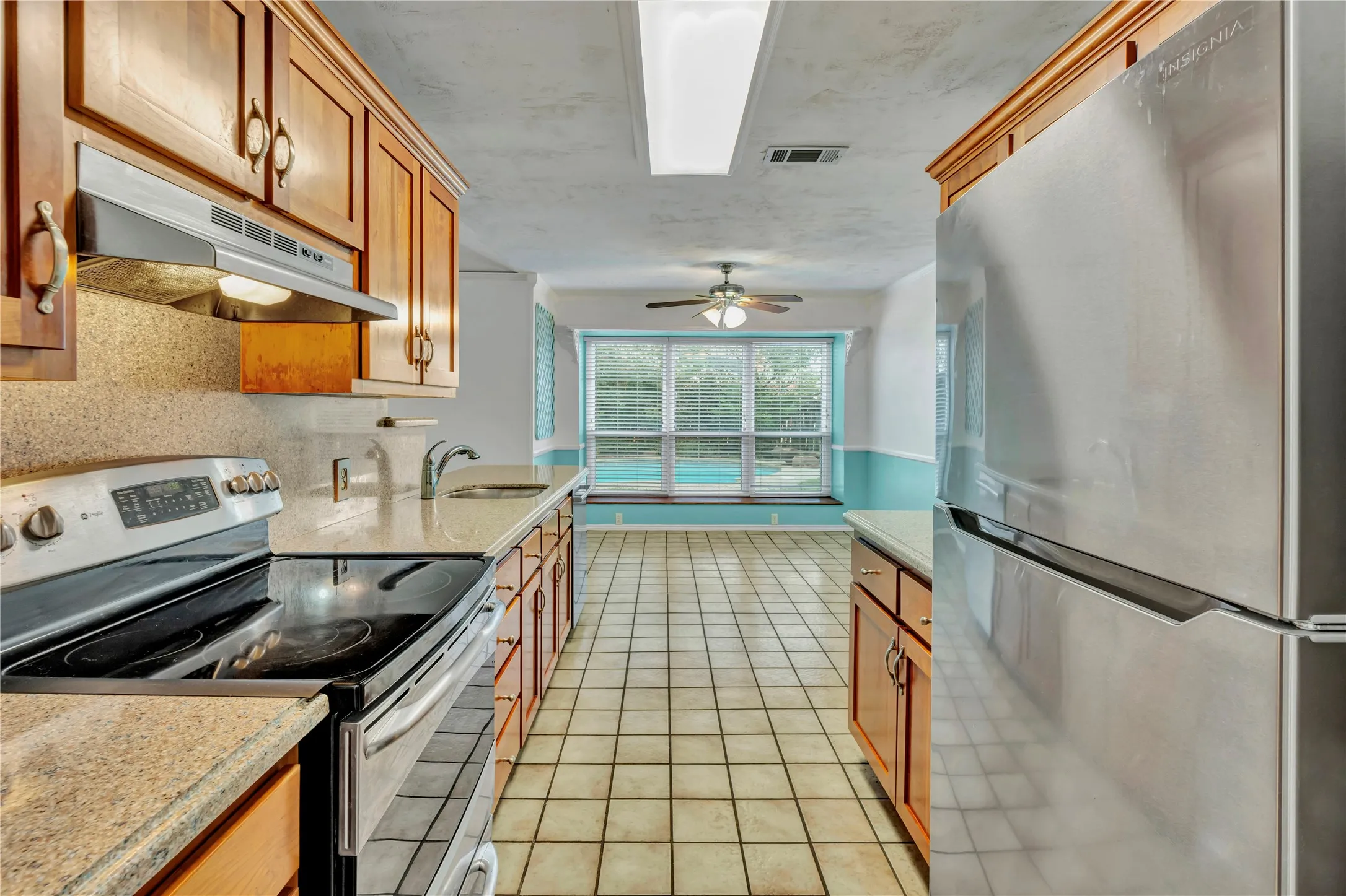 Single Family Residence For Sale in Johnson County , 306 Woodlawn Drive, Keene, Texas 76059, 3 Bedroom, 2 Bathroom, 2 Garage spaces, 1,378 Sqft, built in 1982, mls#21330042, Real Estate Agent in Keene, Homes For Sale in Johnson county, Homes For Sale in Keene, Realtor in Keene Texas, Real Estate Brokerage Independent Realty Texas, Luminita Cordes Realtor